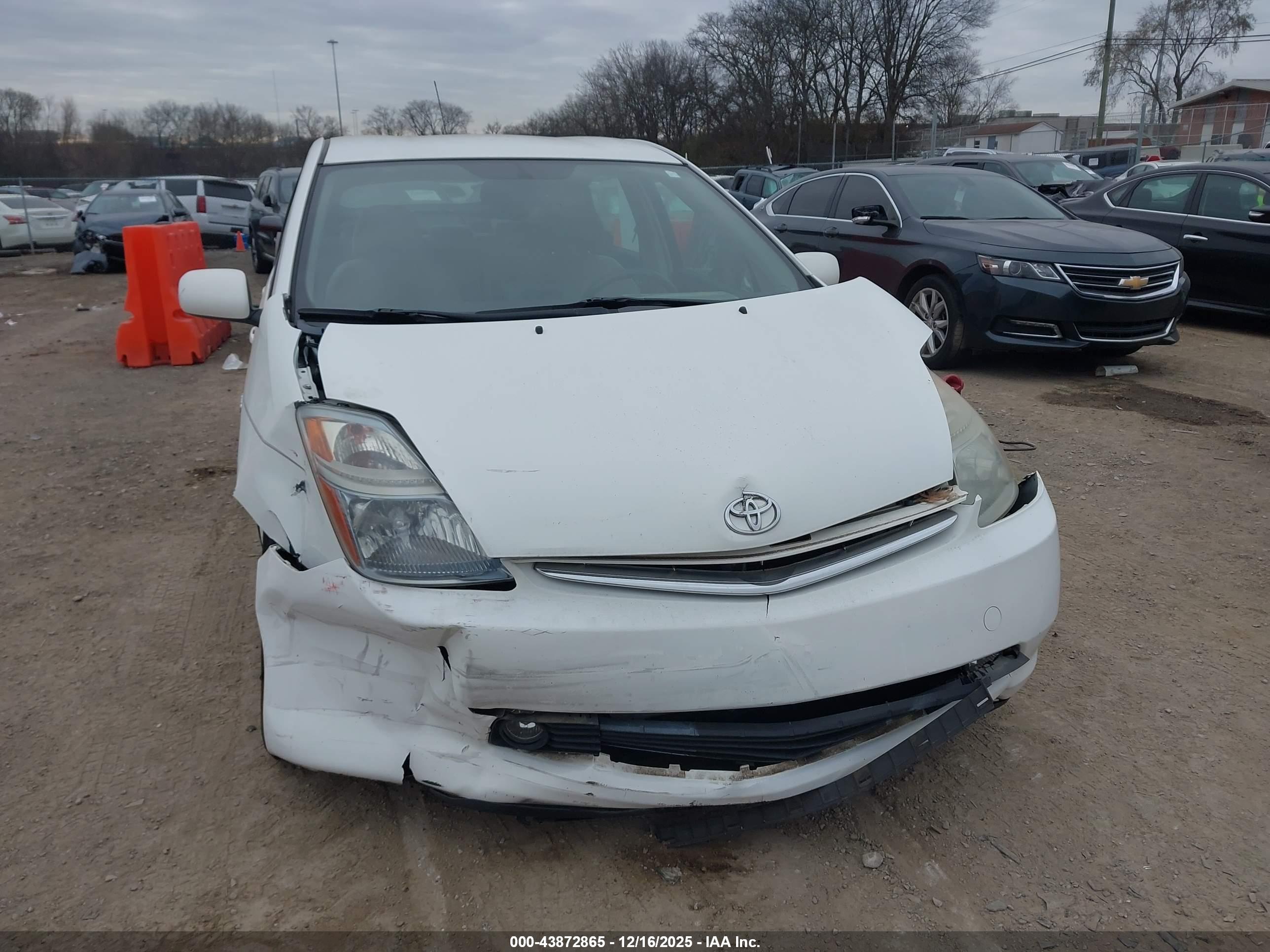 TOYOTA PRIUS image 6