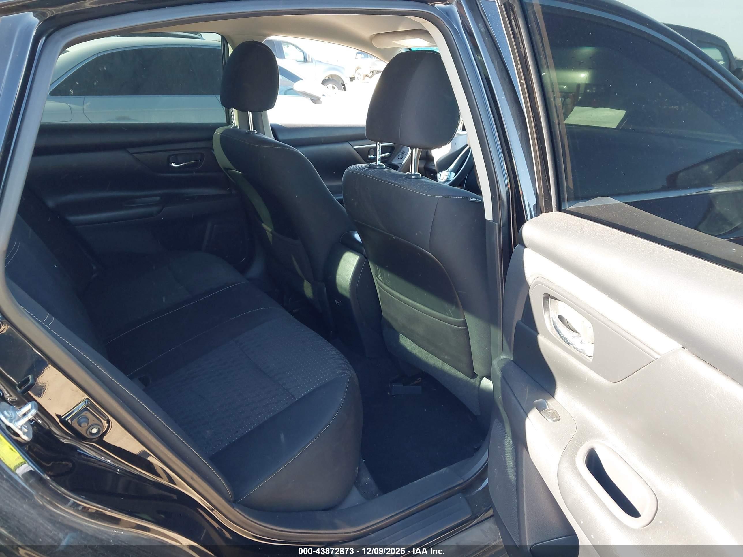 NISSAN ALTIMA image 8