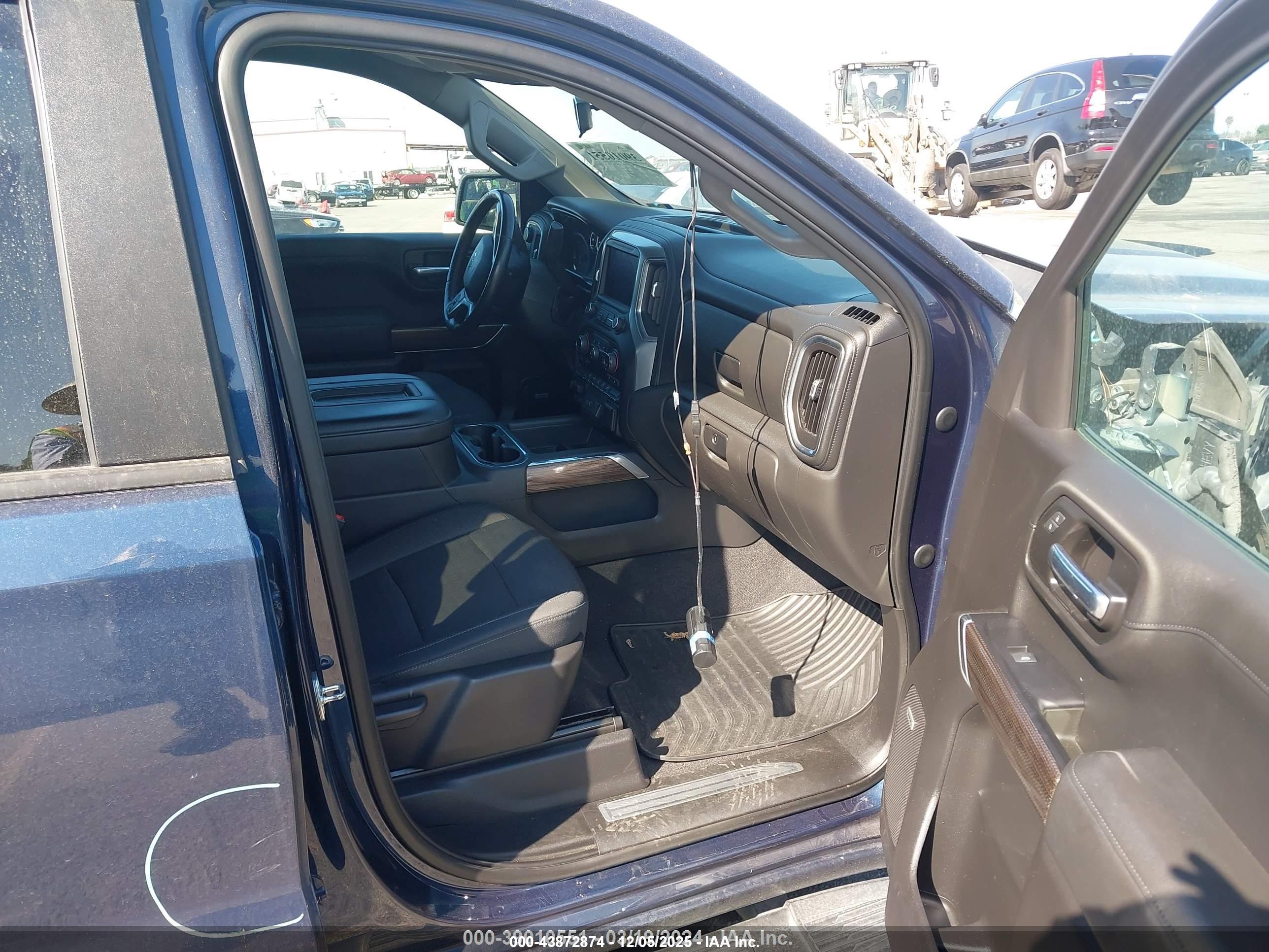 CHEVROLET SILVERADO image 5