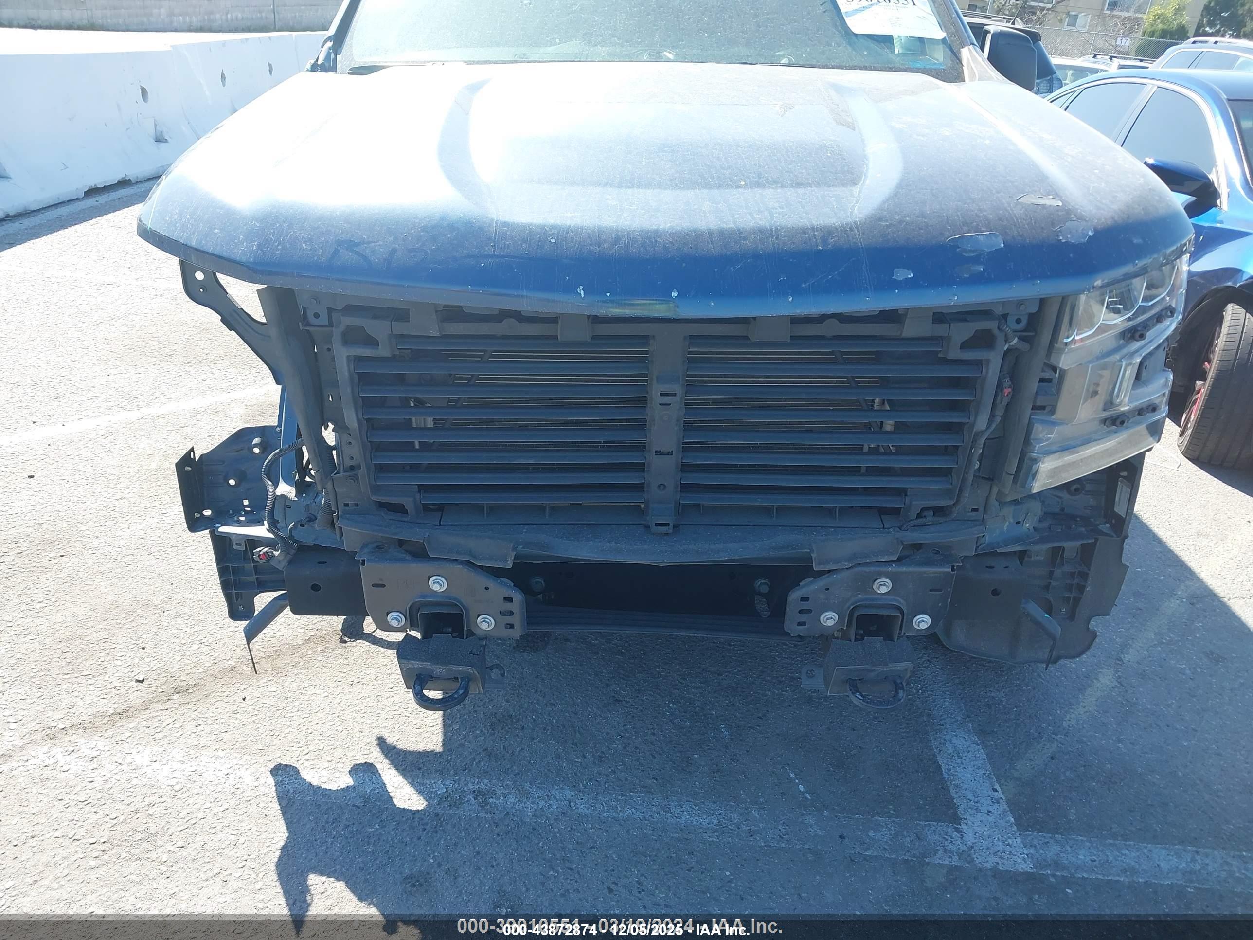 CHEVROLET SILVERADO image 6