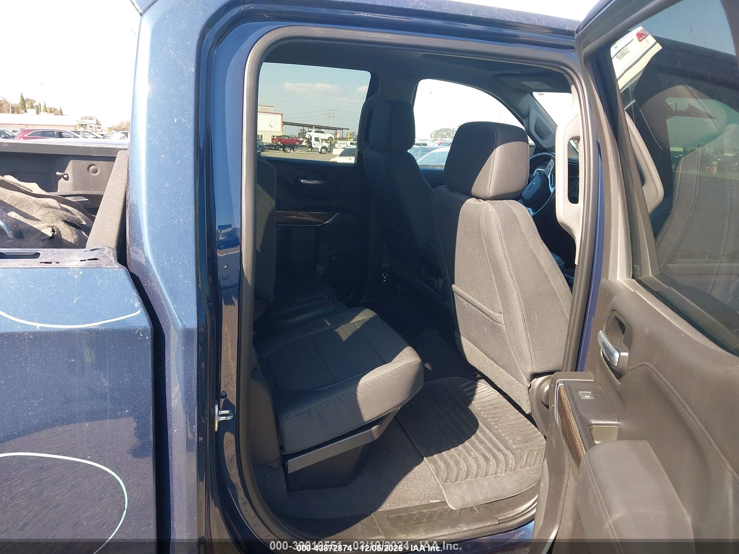 CHEVROLET SILVERADO image 8