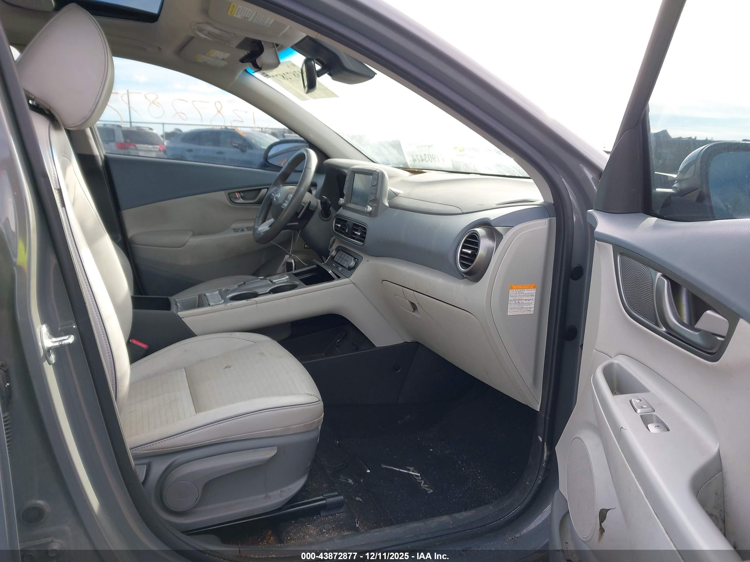 HYUNDAI KONA image 5