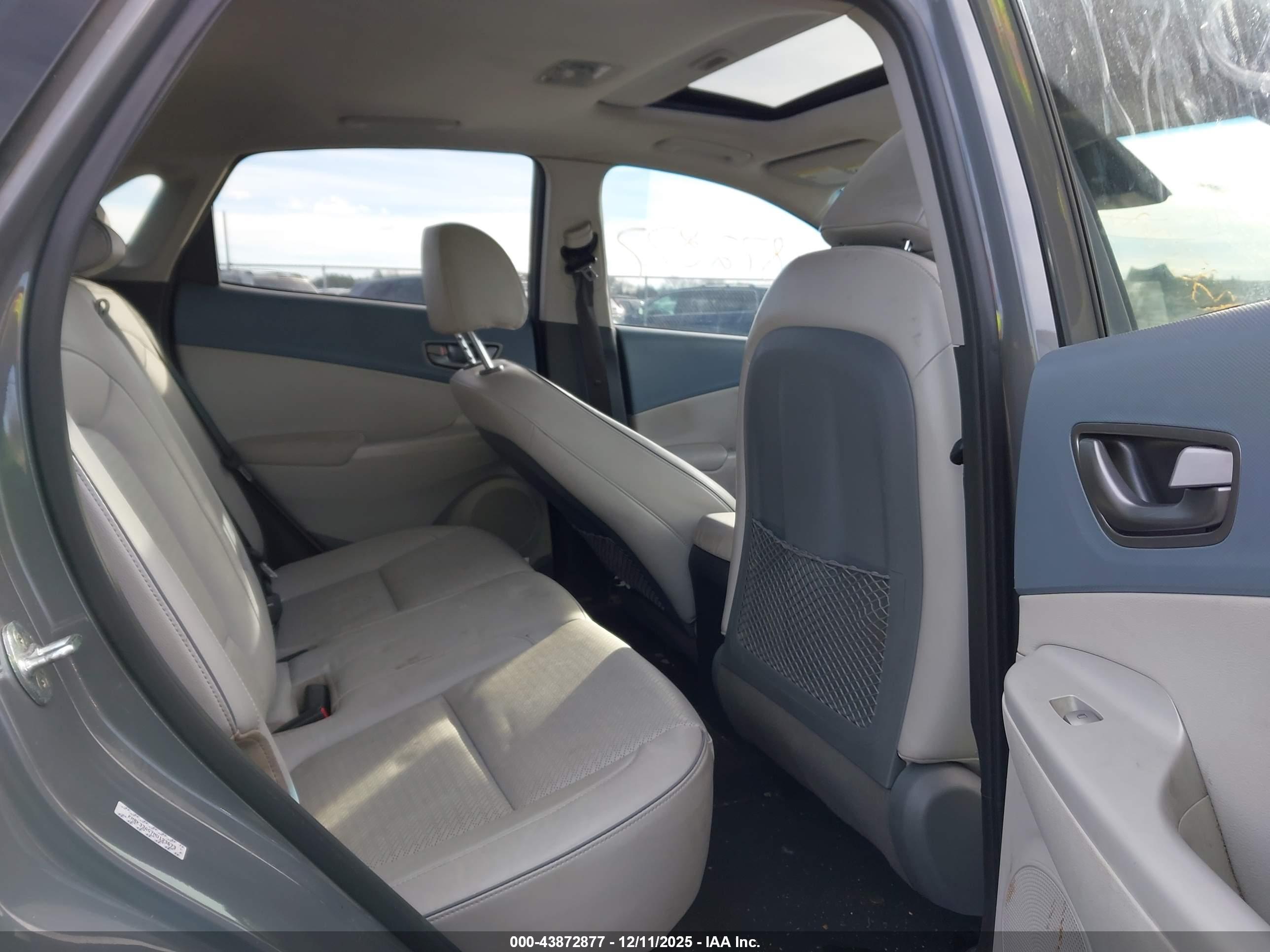 HYUNDAI KONA image 8