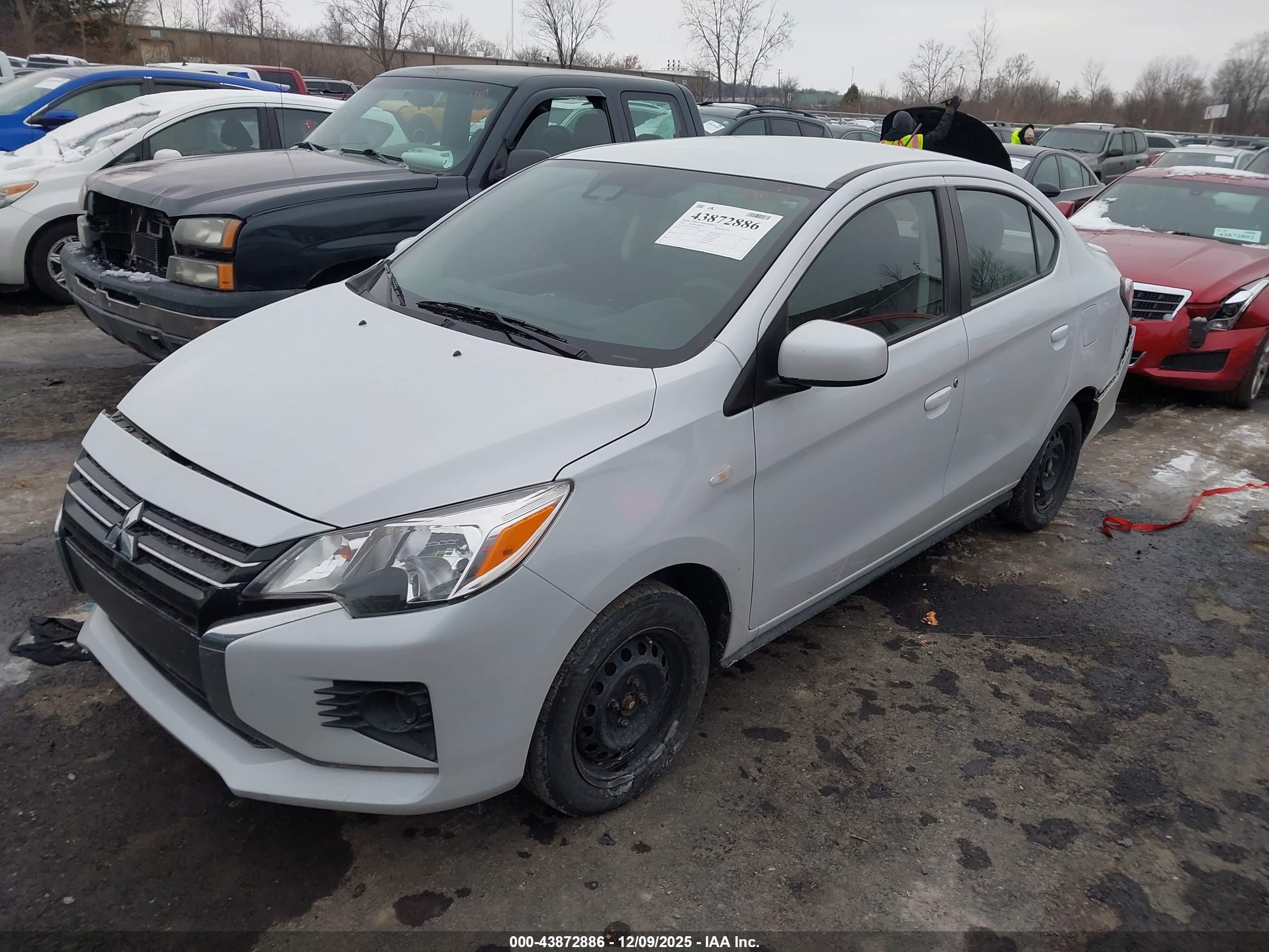 MITSUBISHI MIRAGE image 2
