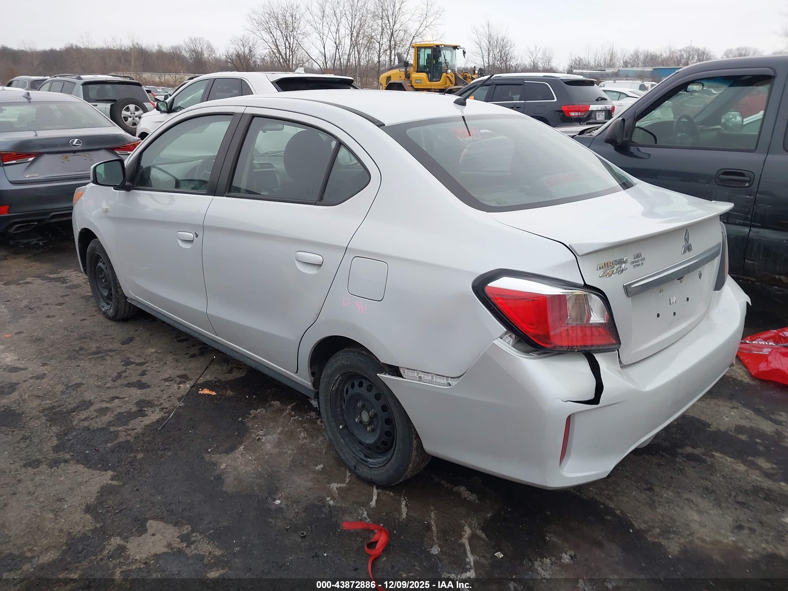 MITSUBISHI MIRAGE image 3
