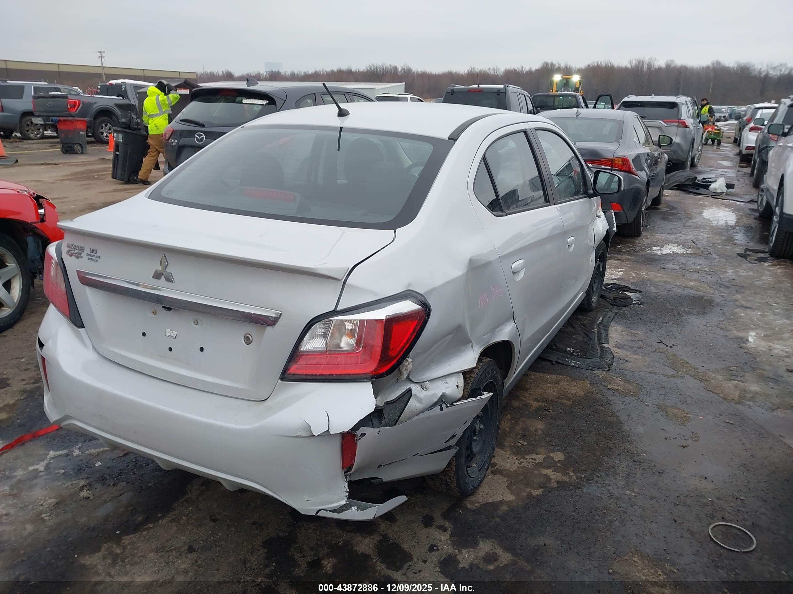 MITSUBISHI MIRAGE image 4
