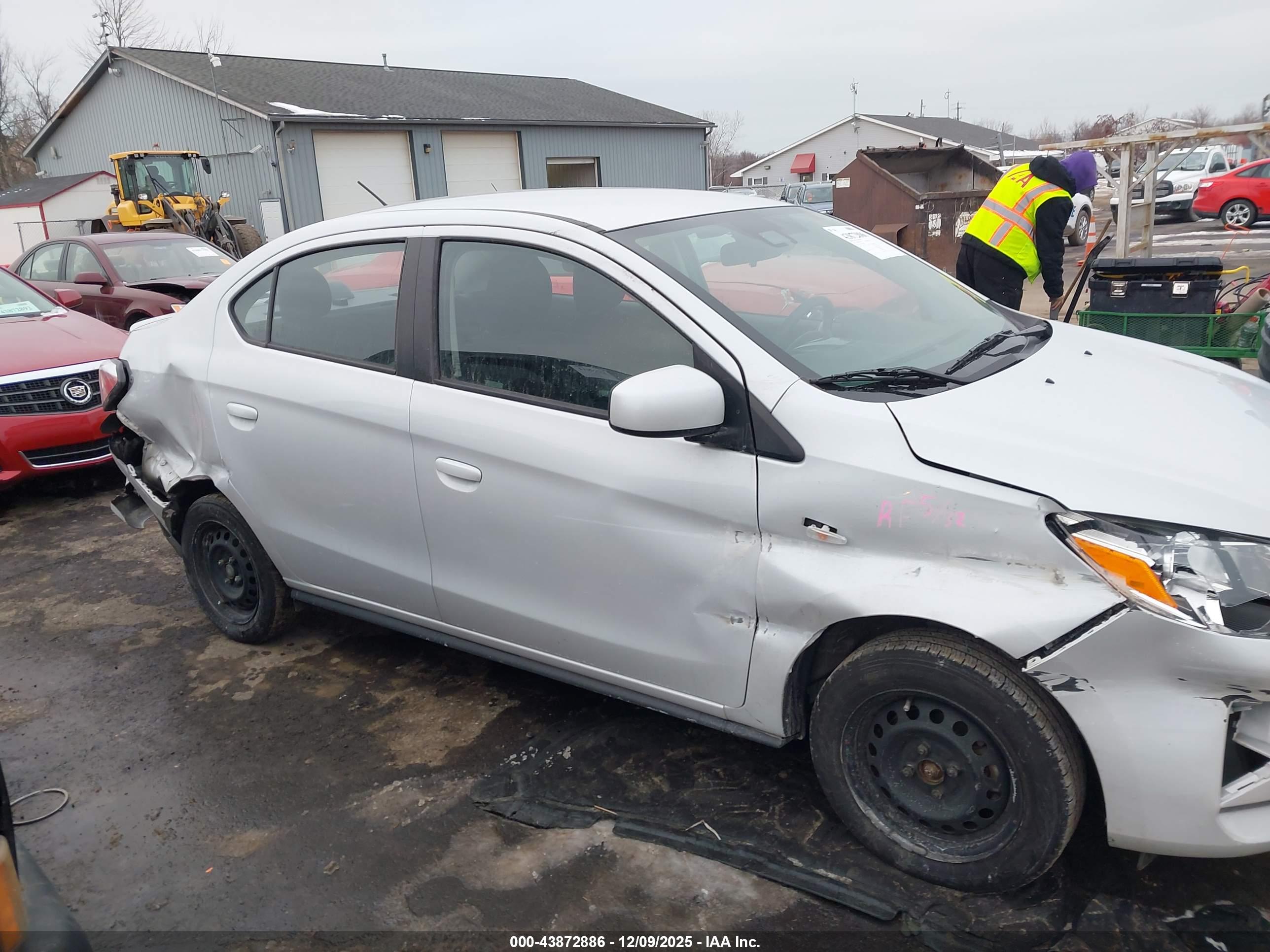 MITSUBISHI MIRAGE image 6