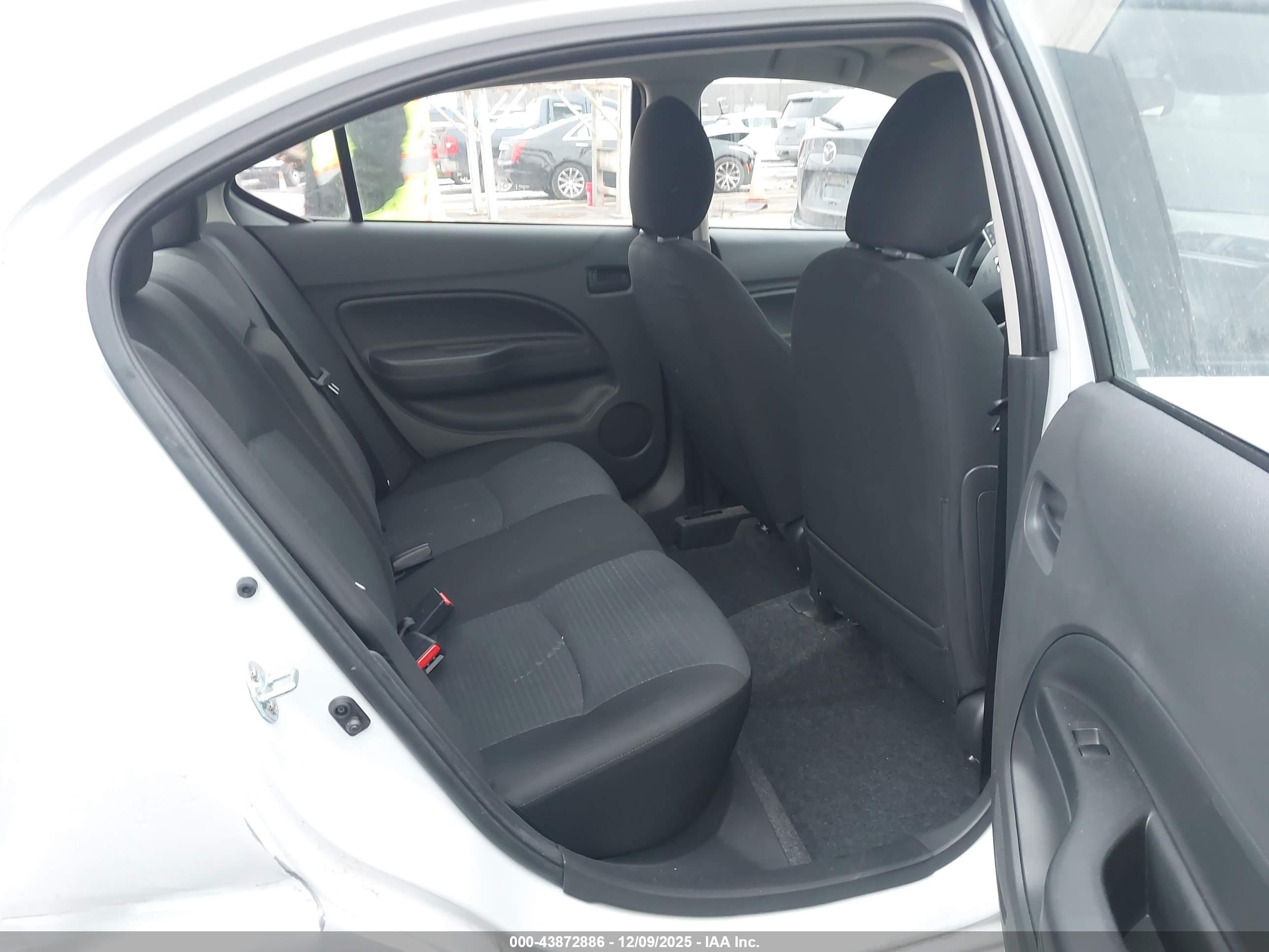MITSUBISHI MIRAGE image 8