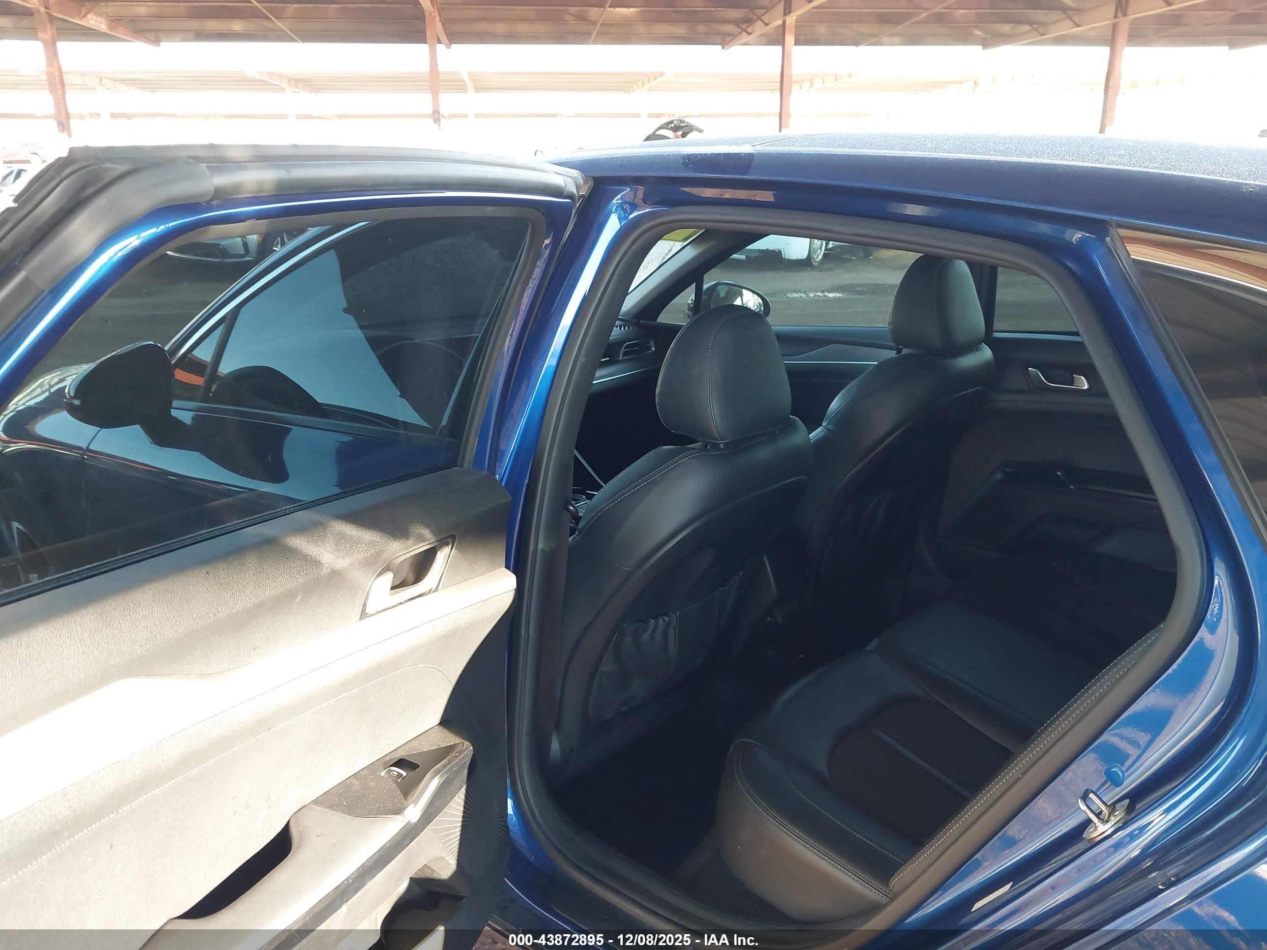 KIA K5 image 8