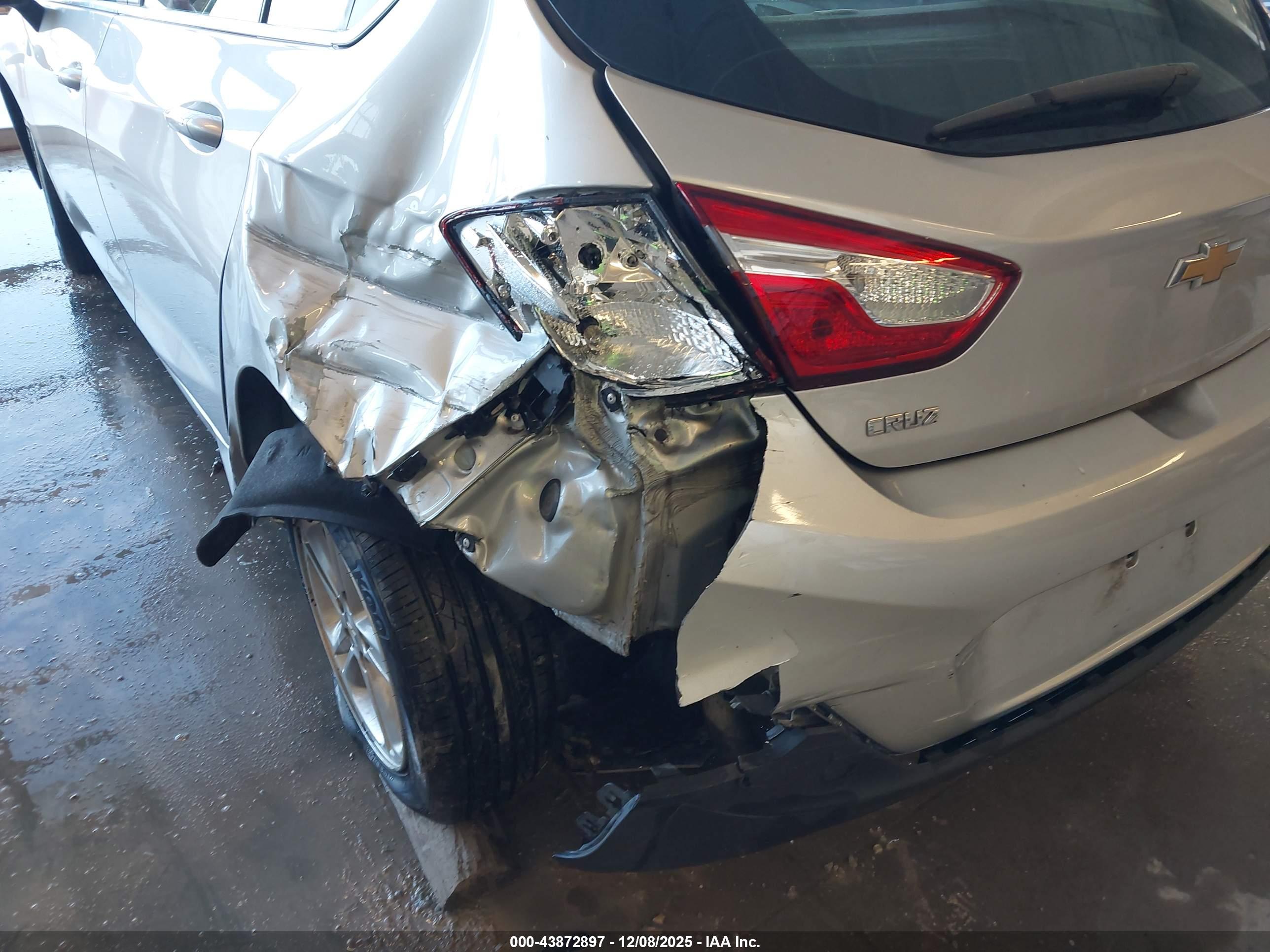CHEVROLET CRUZE image 6