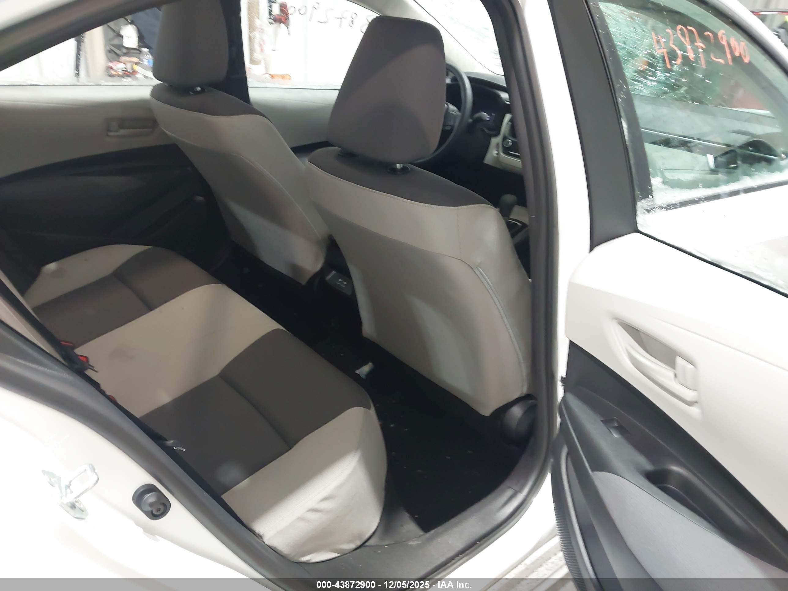 TOYOTA COROLLA image 8