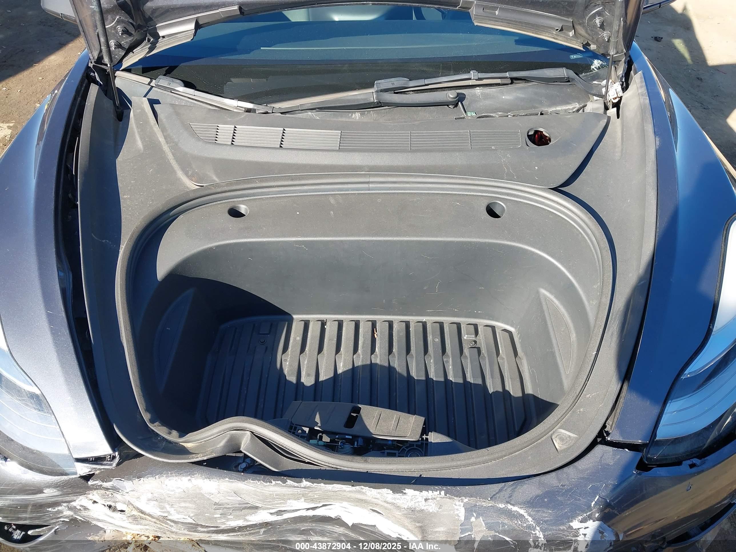 TESLA MODEL image 10