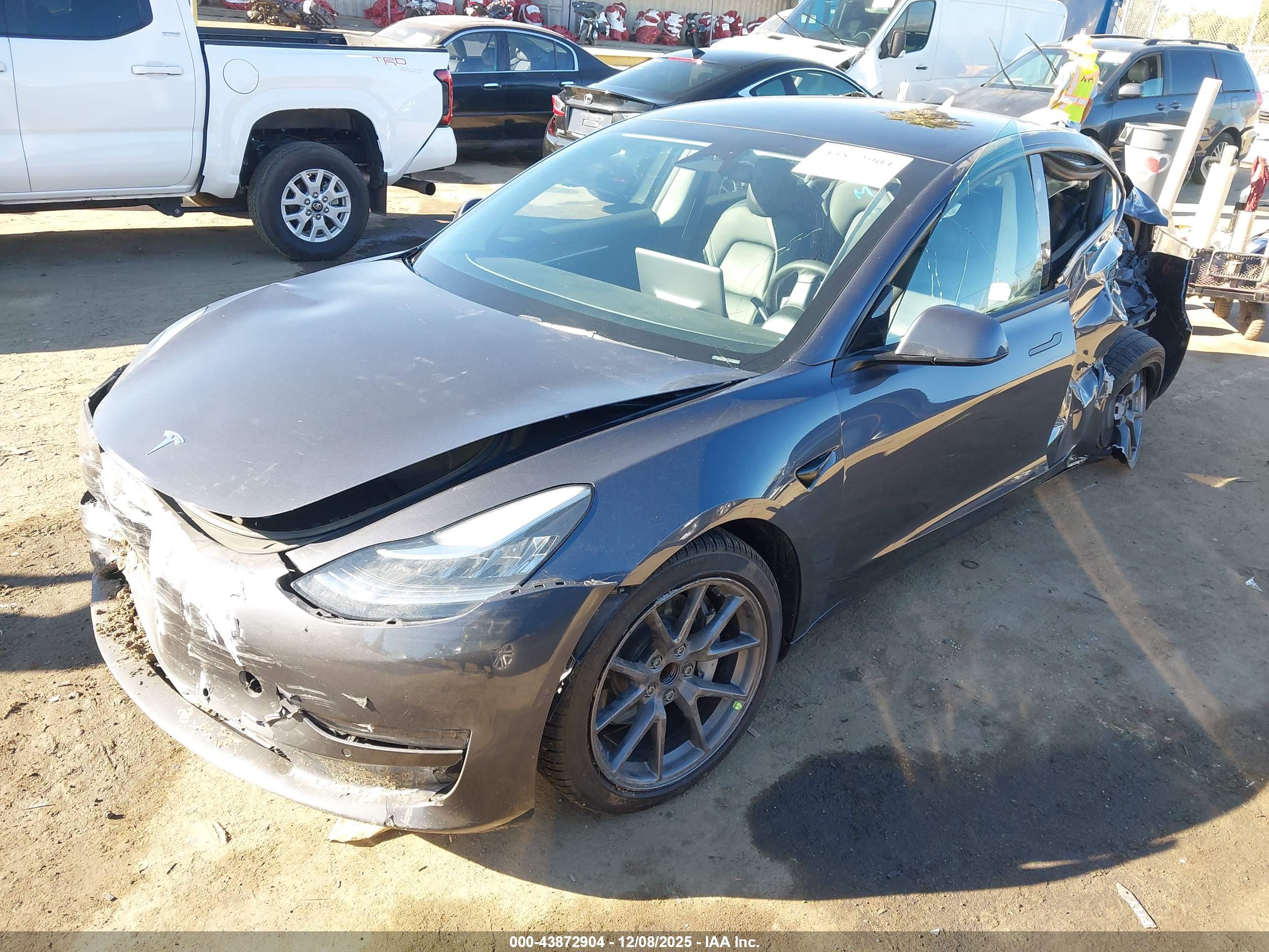 TESLA MODEL image 2