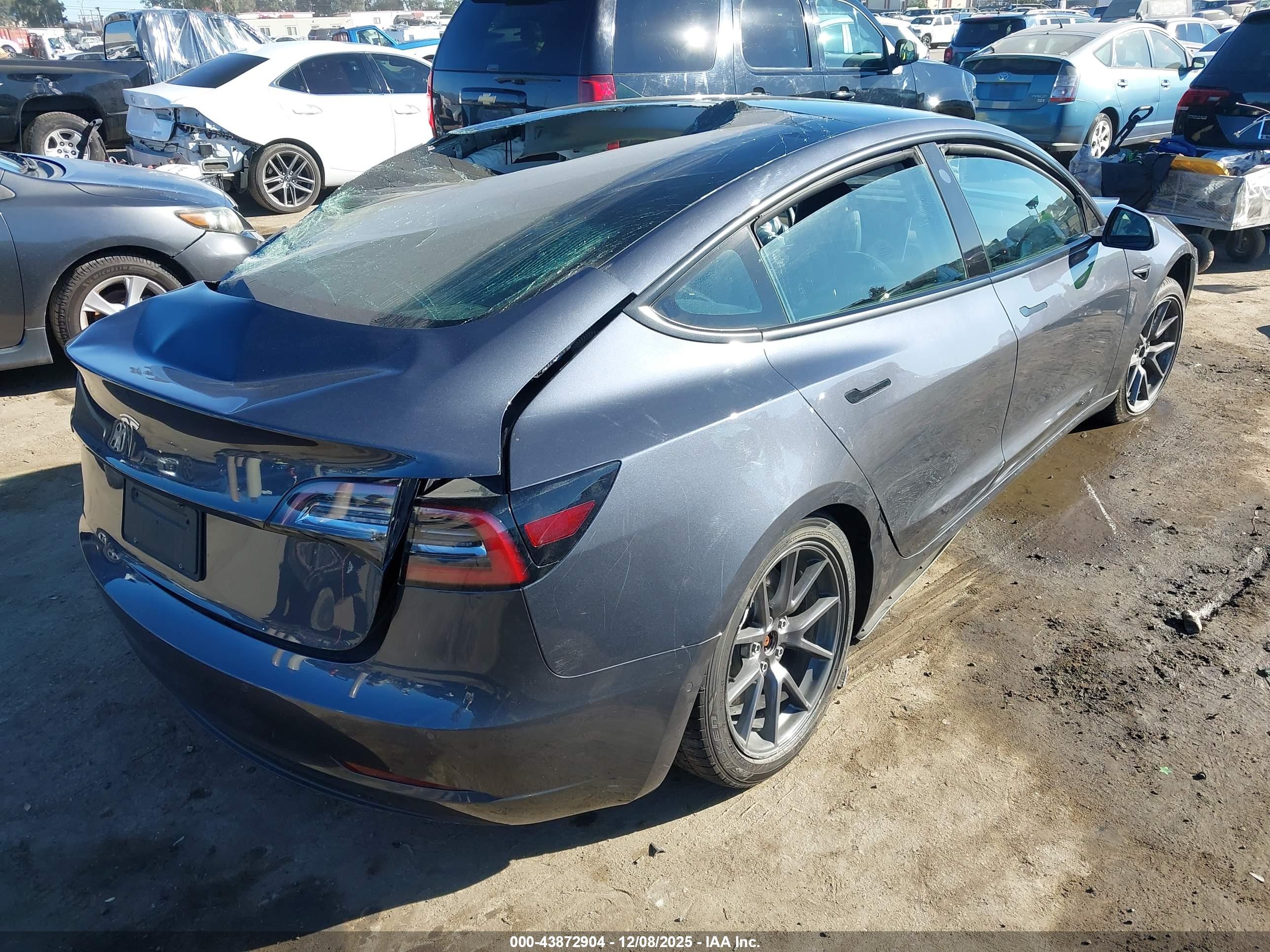 TESLA MODEL image 4