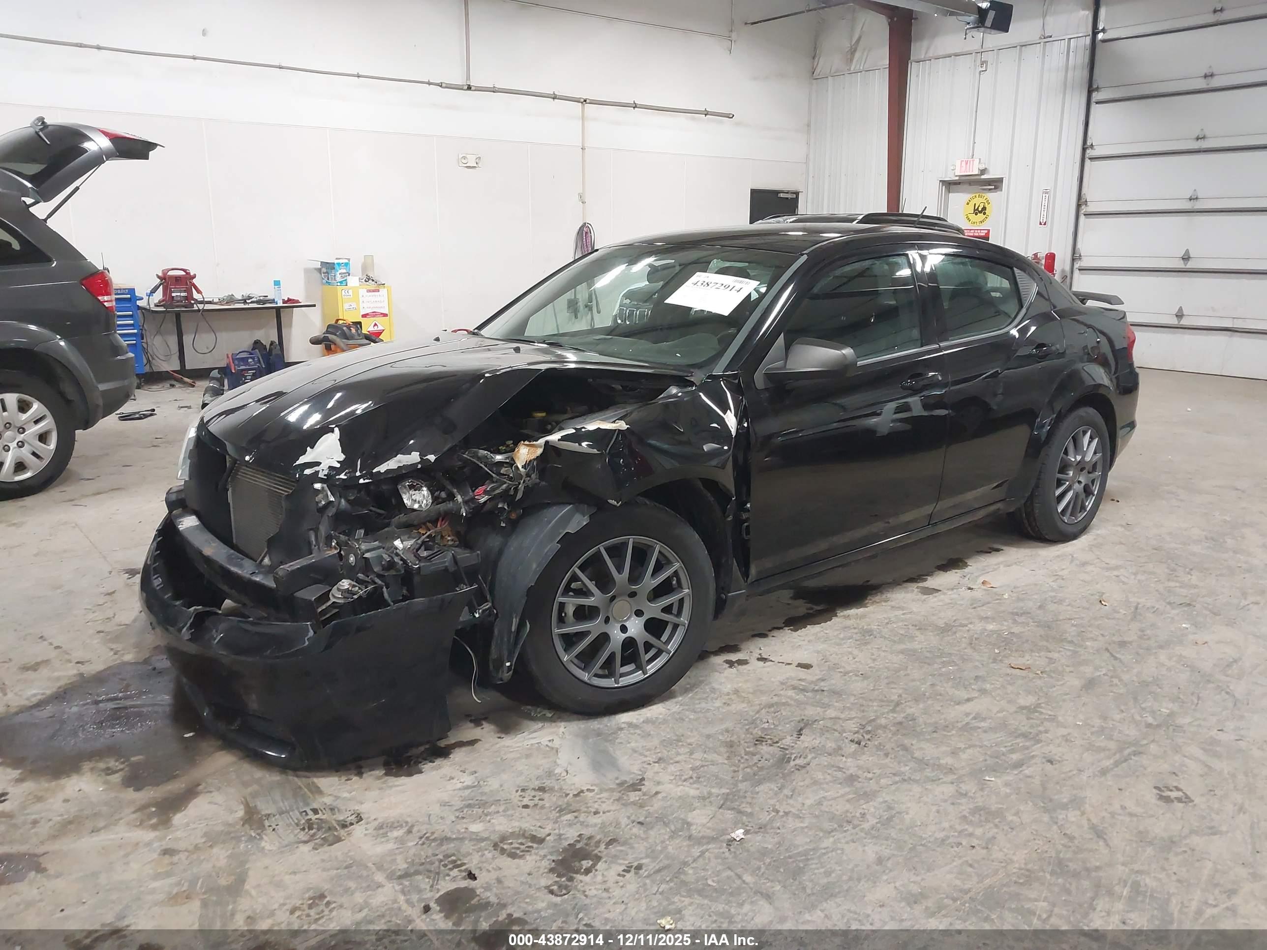 DODGE AVENGER image 2