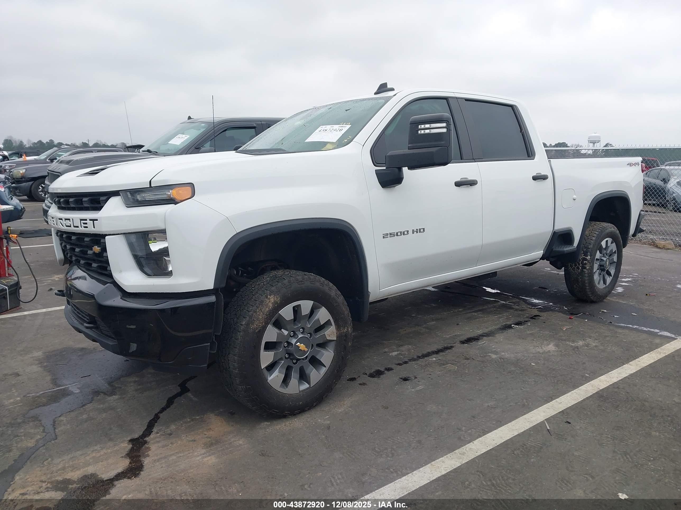 CHEVROLET SILVERADO image 2