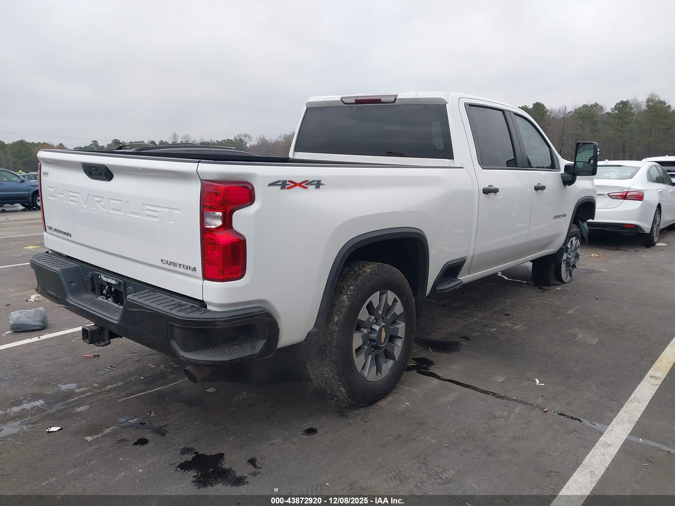 CHEVROLET SILVERADO image 4