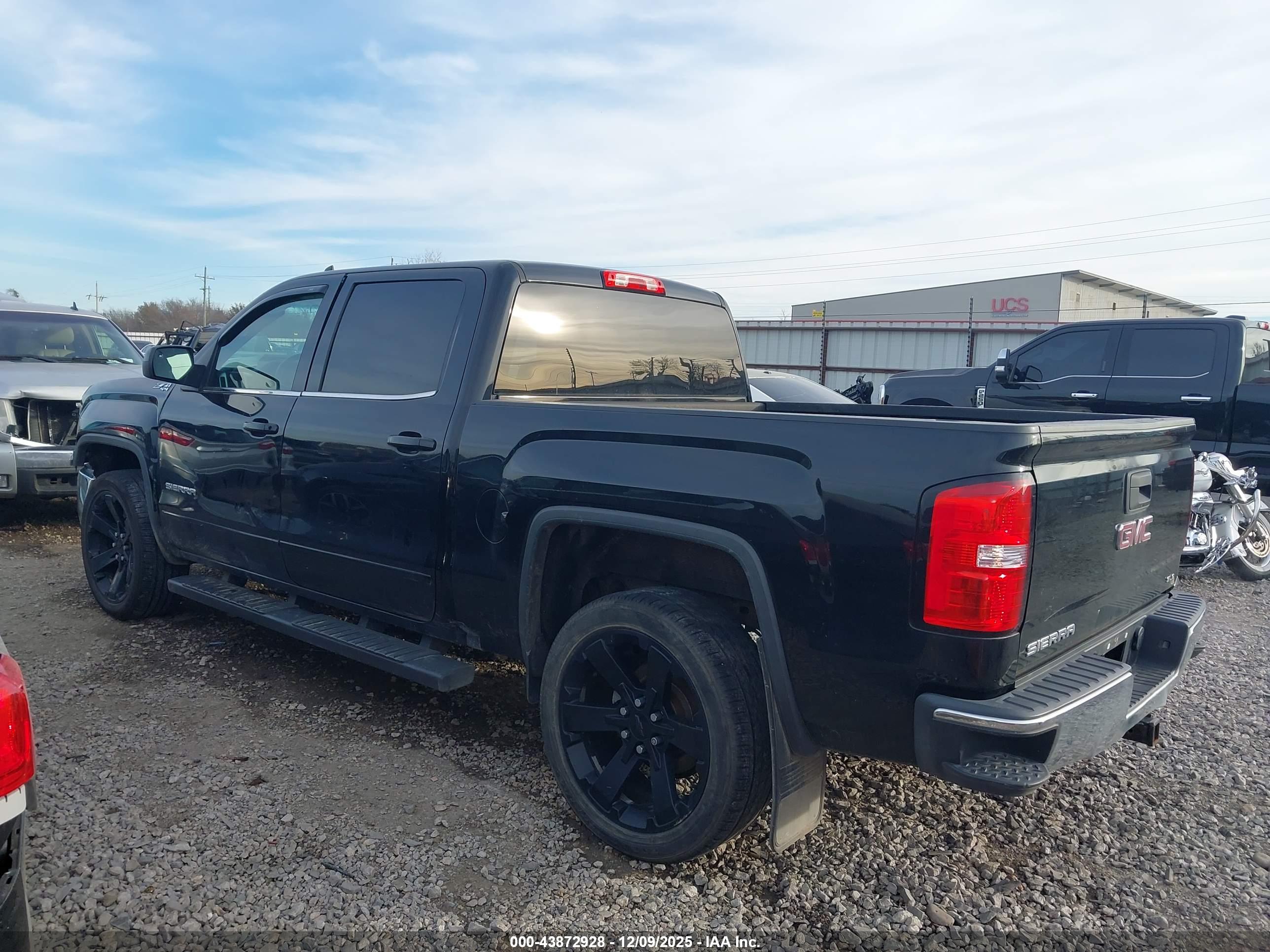 GMC SIERRA image 3