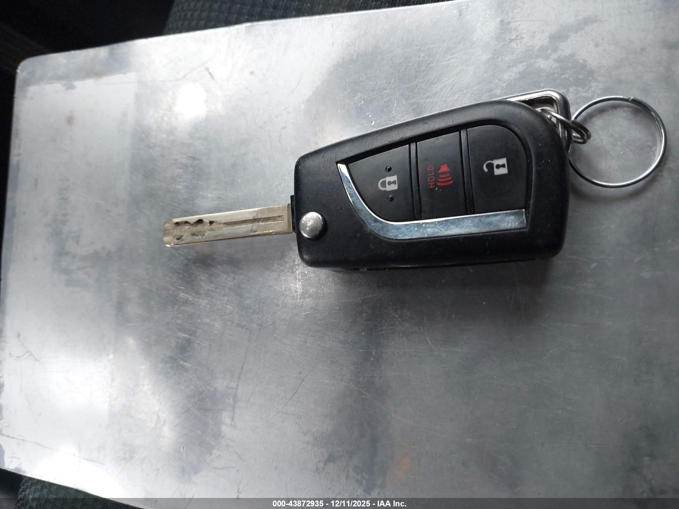 TOYOTA RAV4 image 11