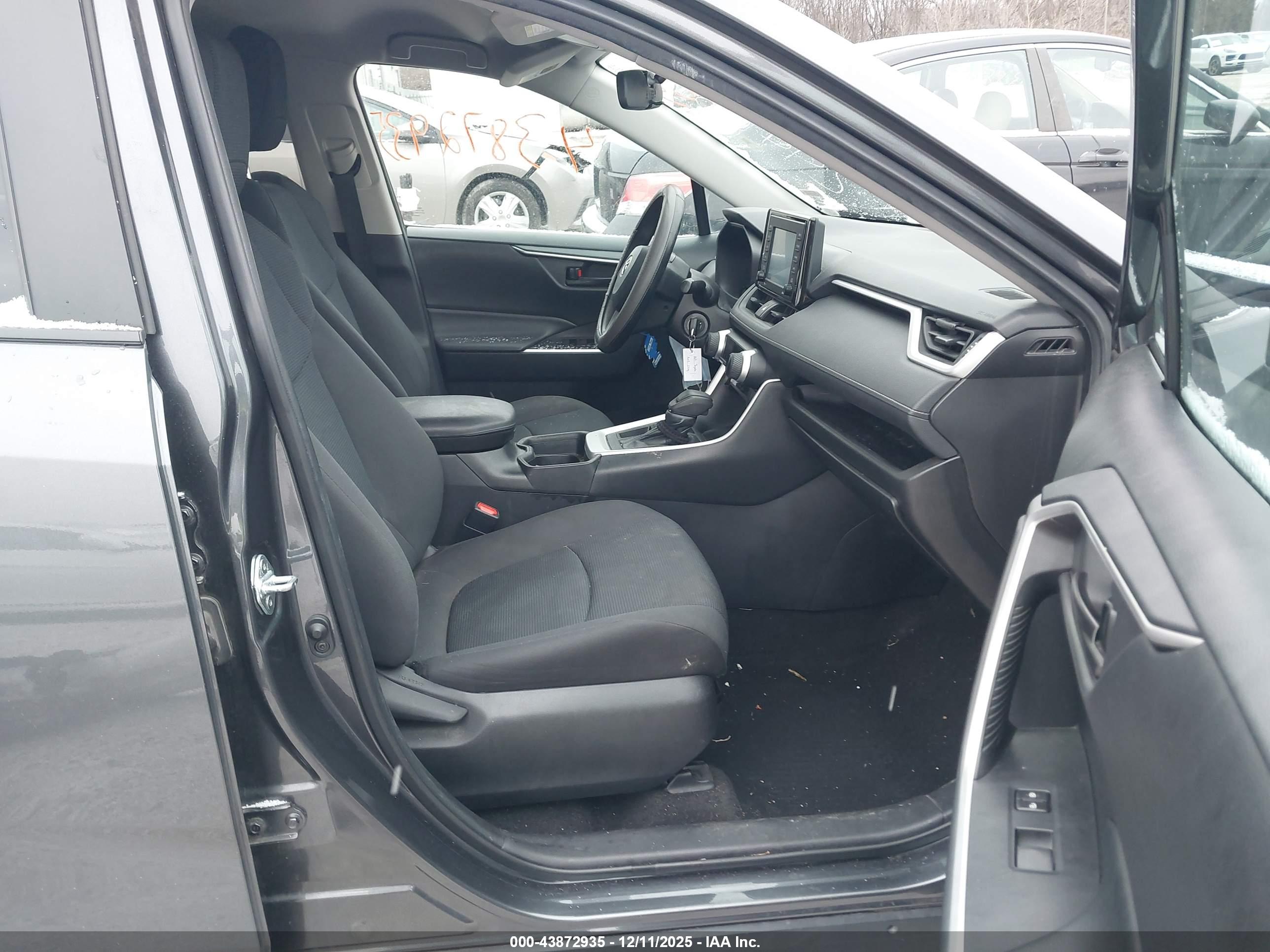 TOYOTA RAV4 image 5