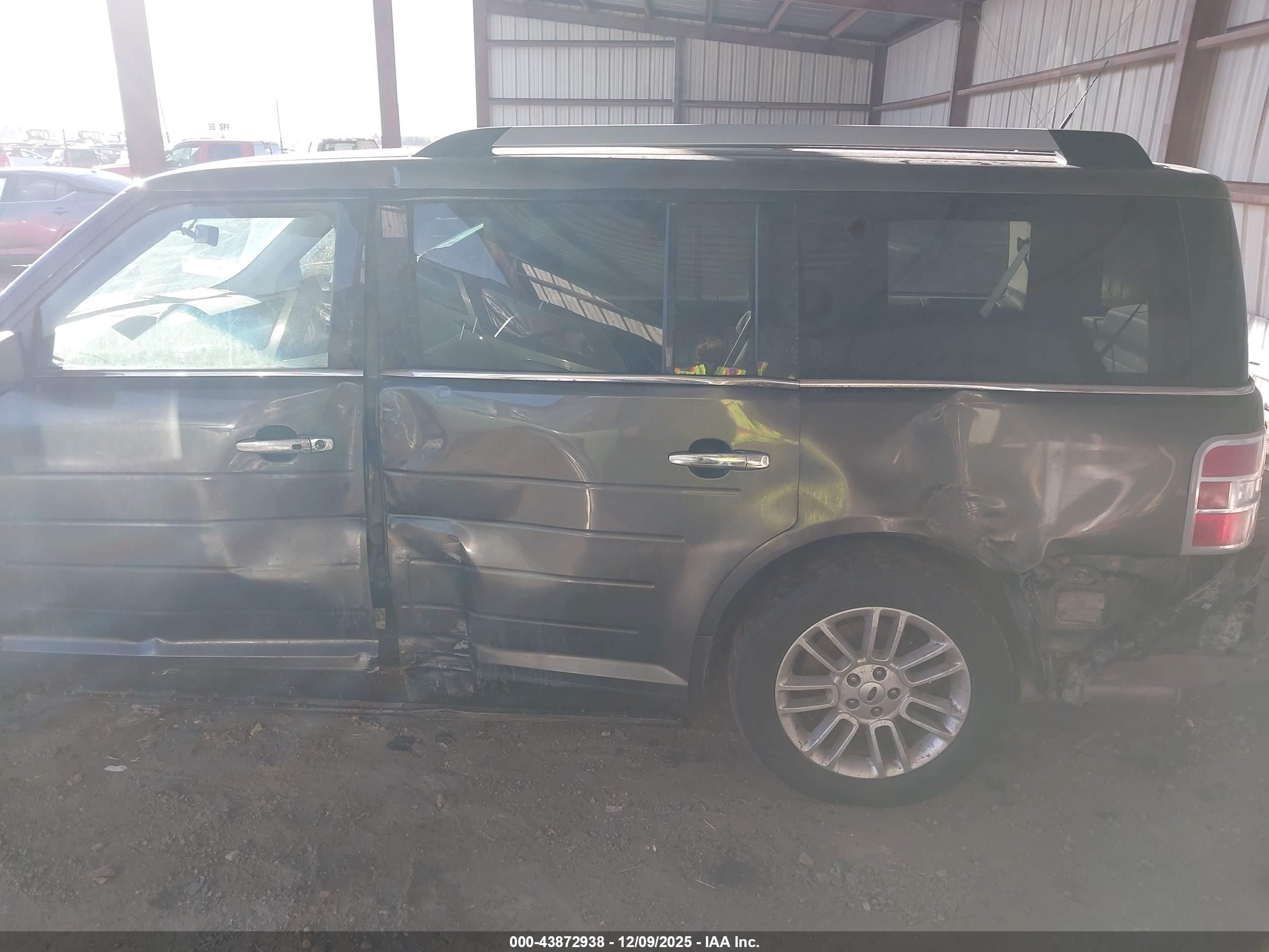 FORD FLEX image 6