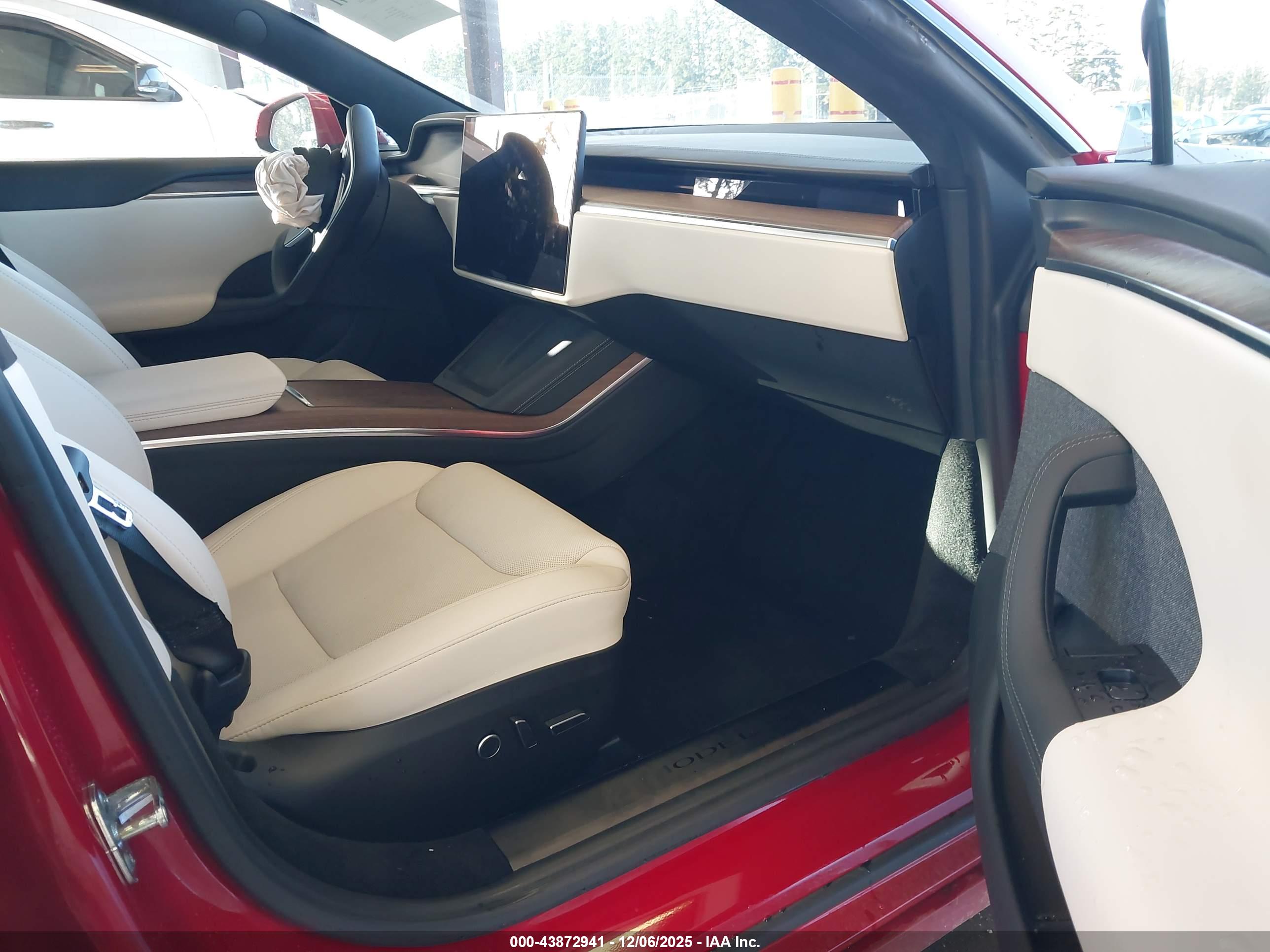 TESLA MODEL image 5