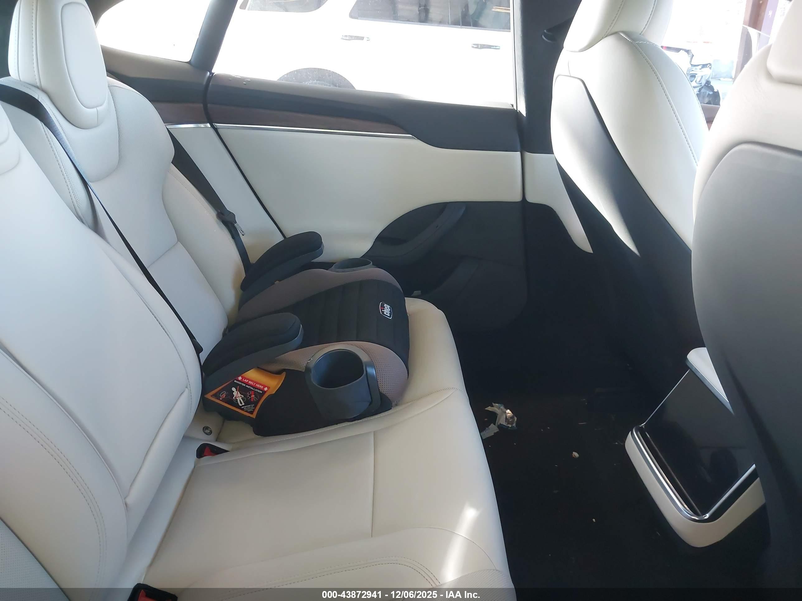 TESLA MODEL image 8
