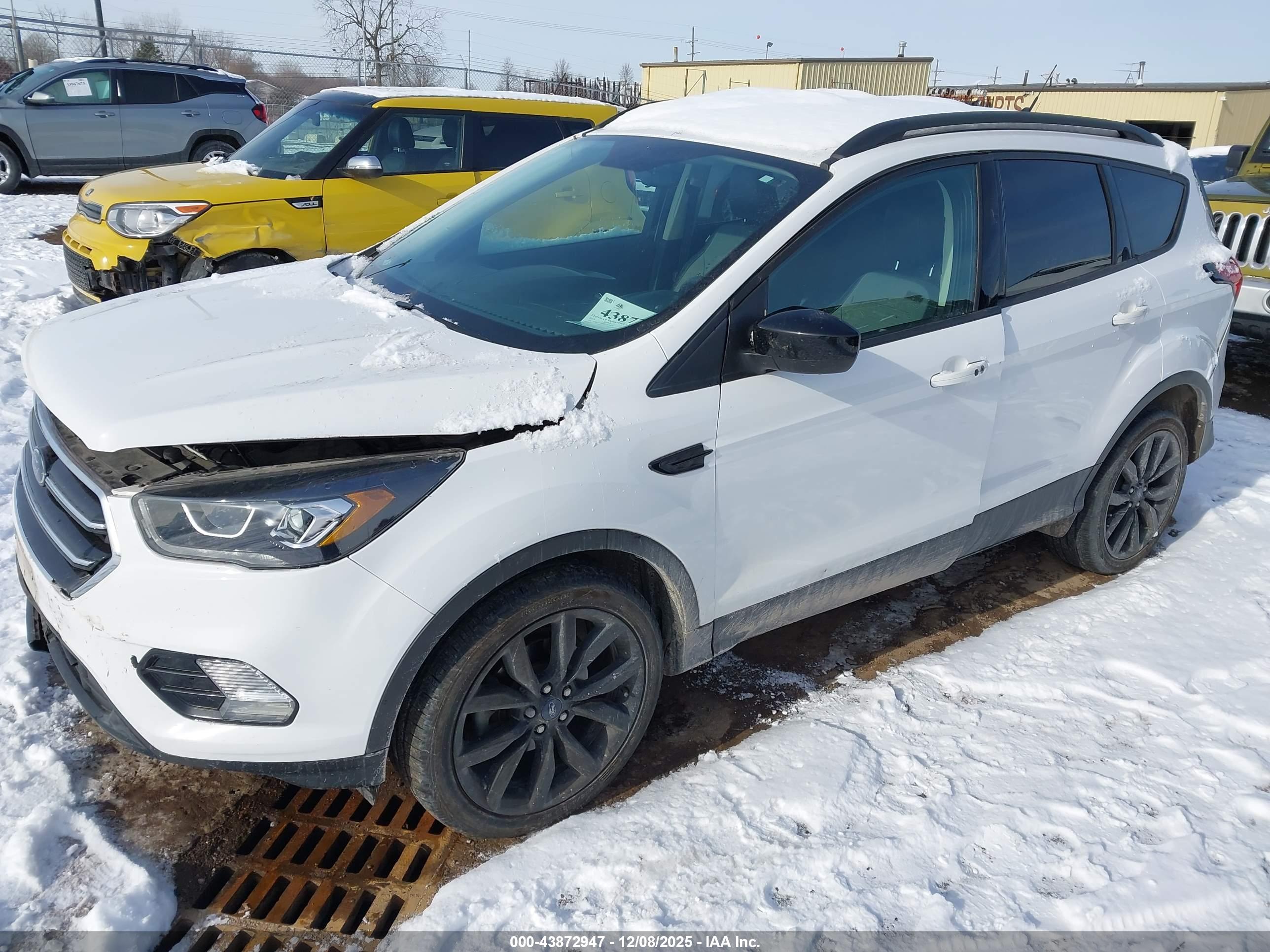 FORD ESCAPE image 2