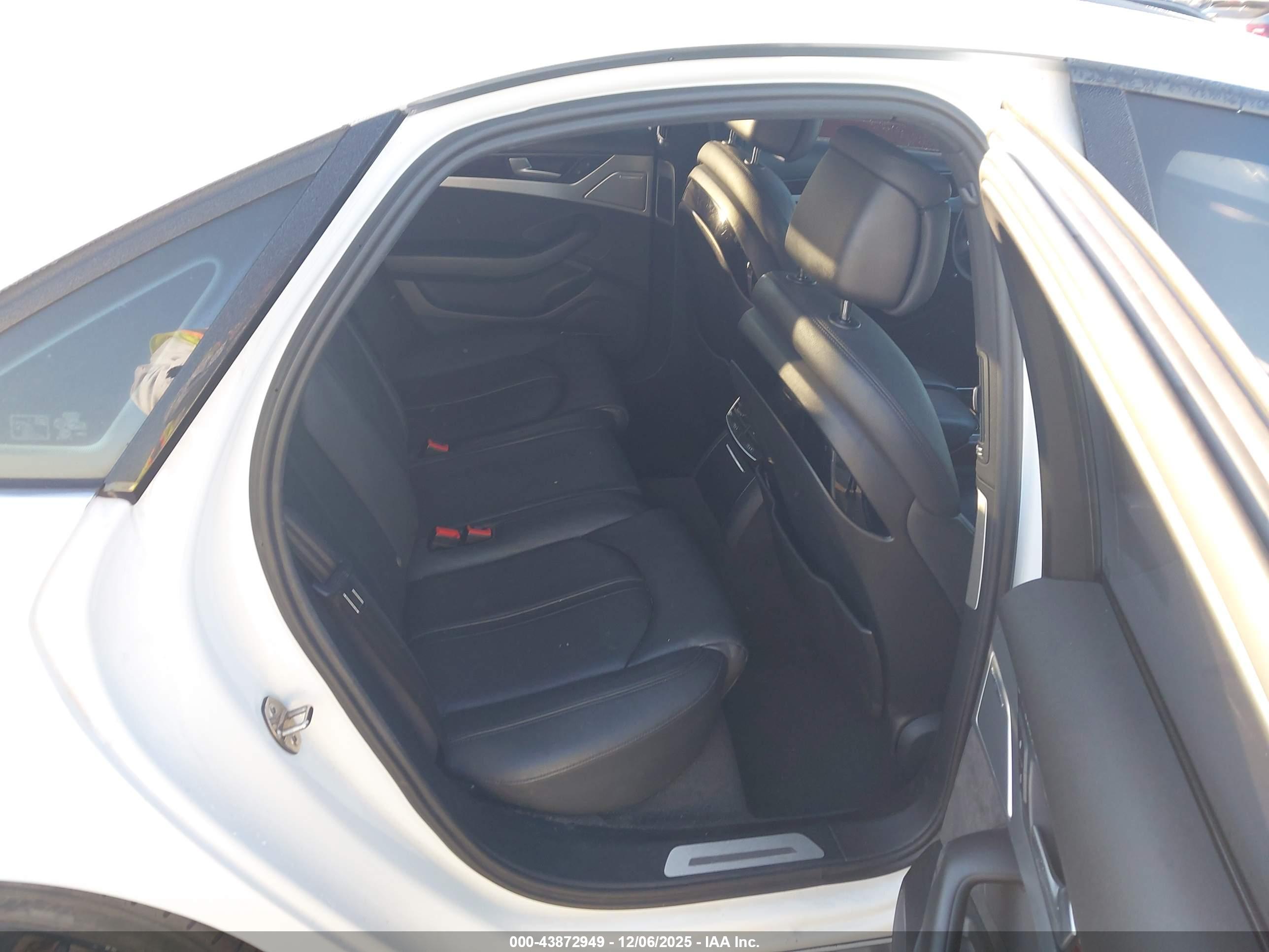 AUDI A8 image 8