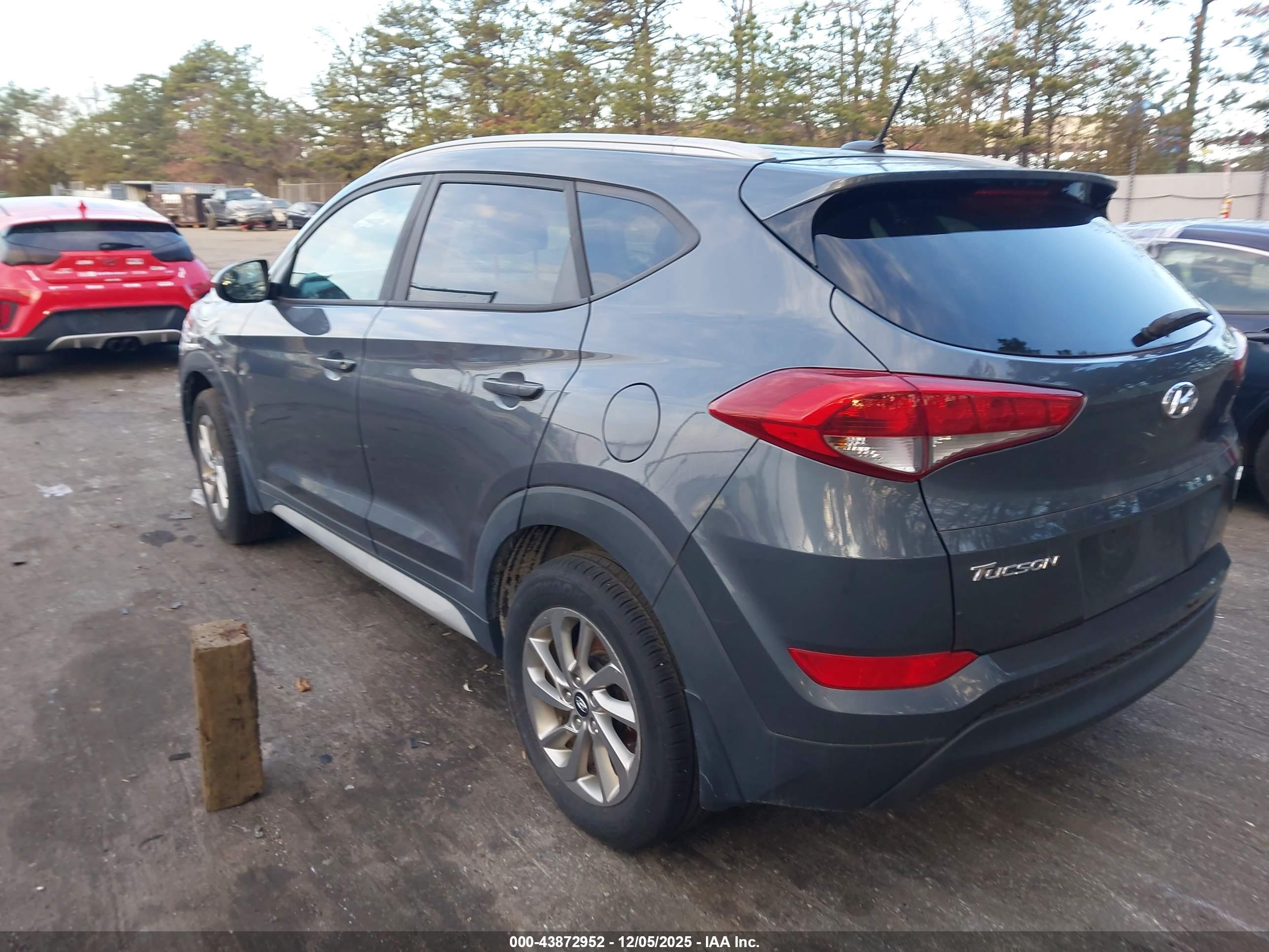 HYUNDAI TUCSON image 3
