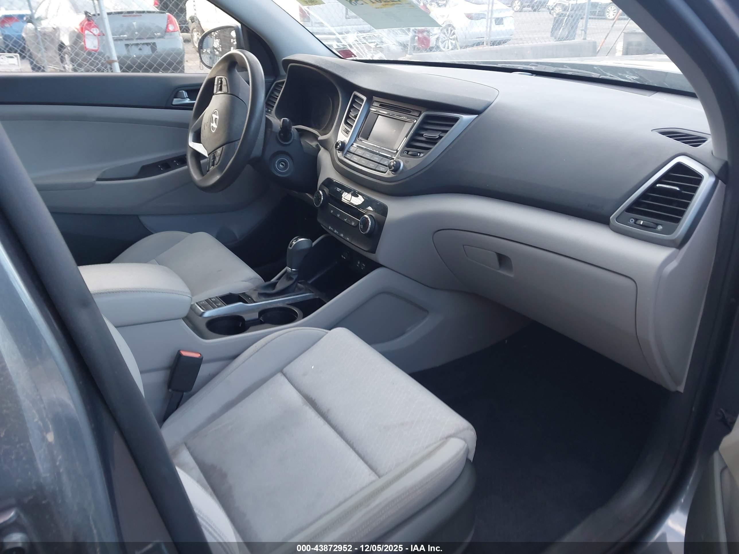HYUNDAI TUCSON image 5