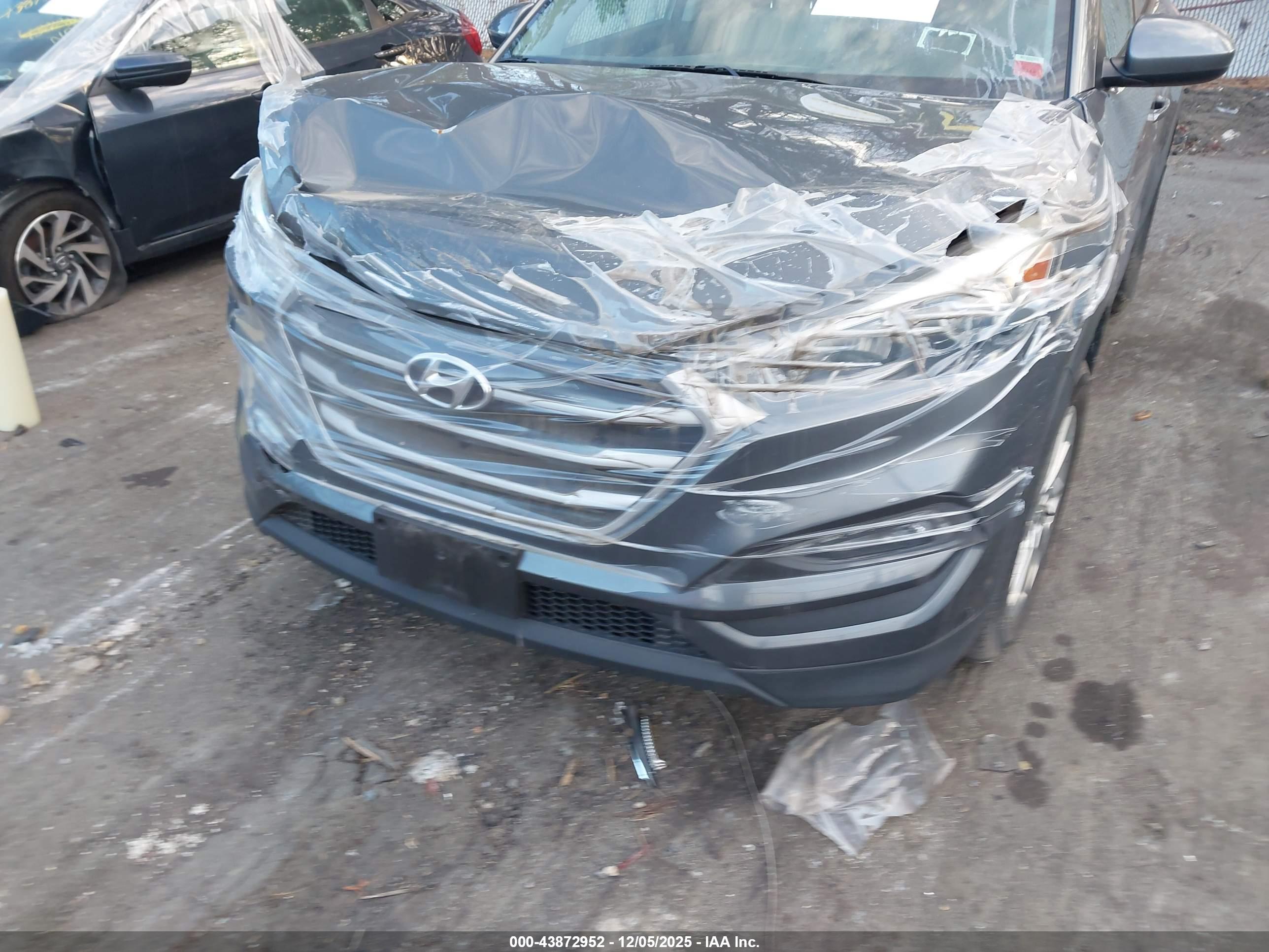 HYUNDAI TUCSON image 6