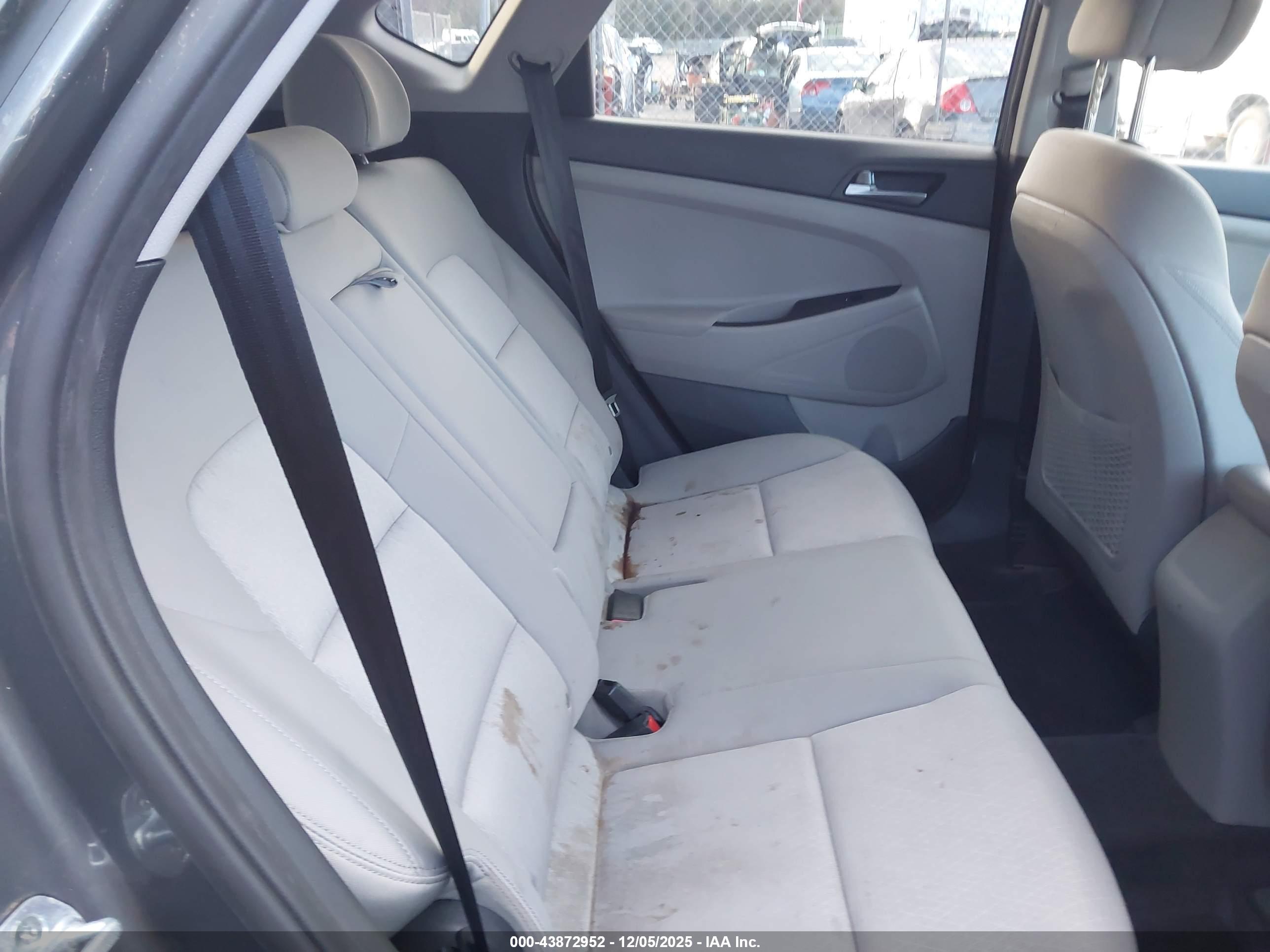 HYUNDAI TUCSON image 8