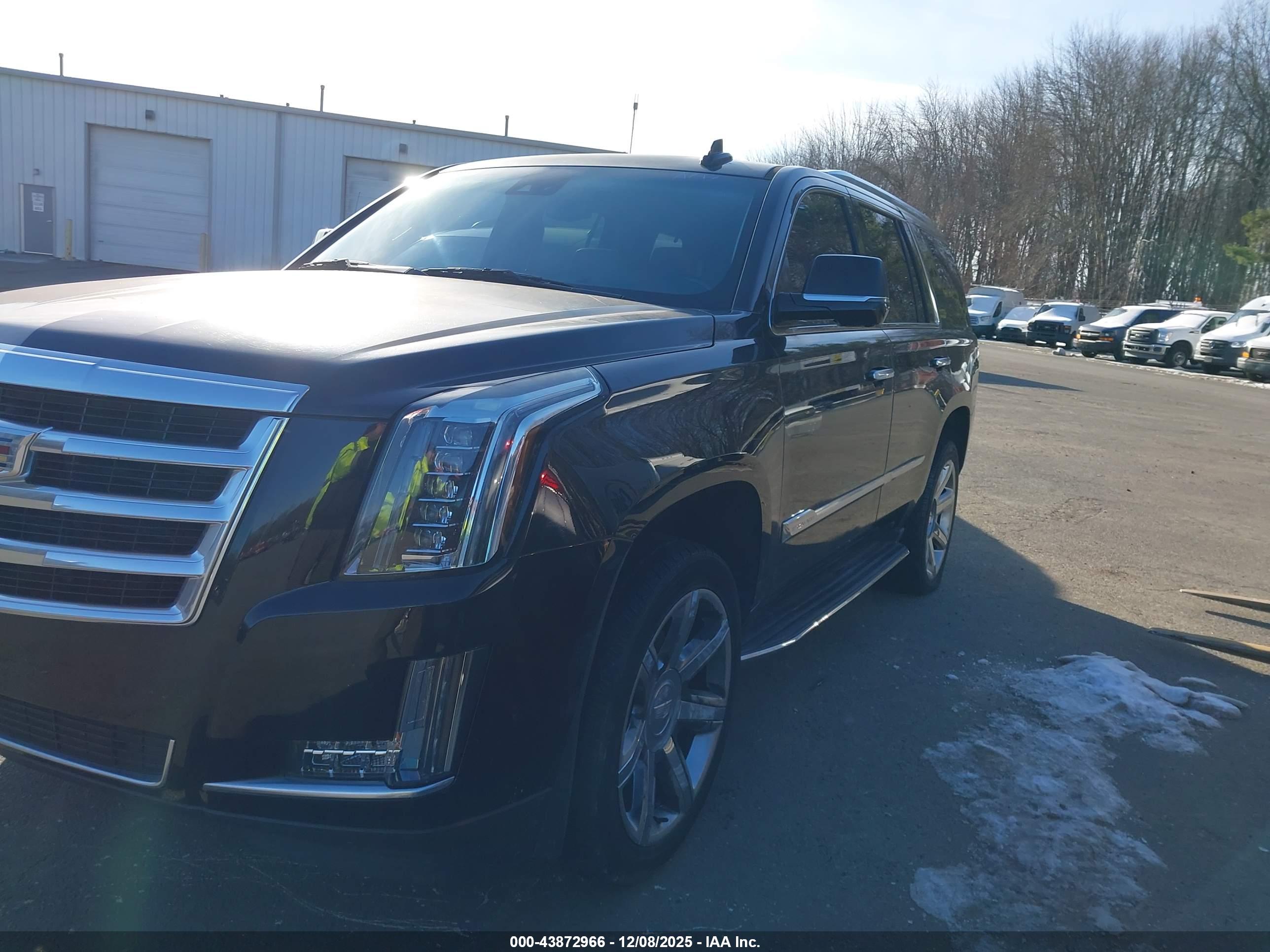 CADILLAC ESCALADE image 2