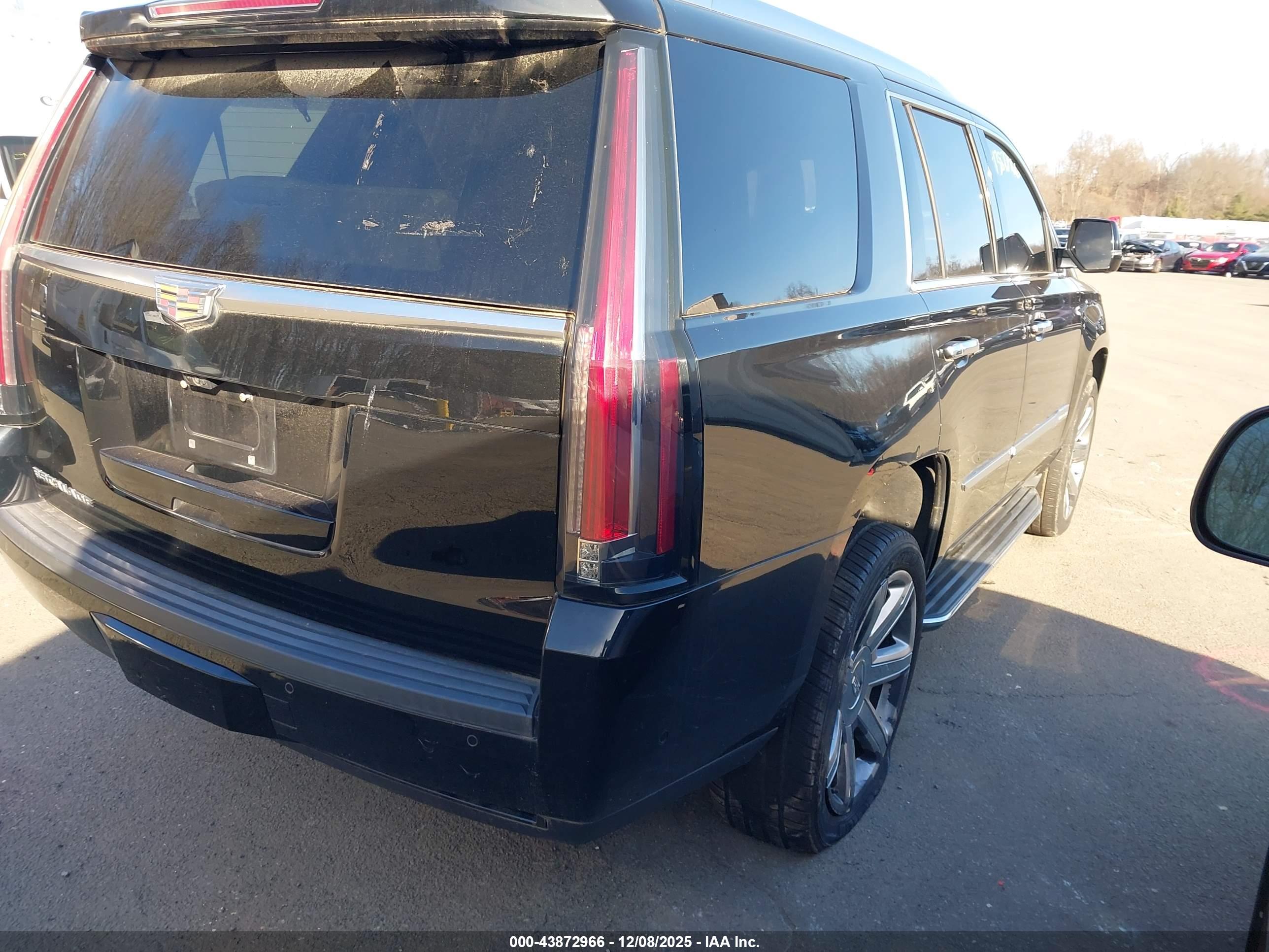CADILLAC ESCALADE image 4