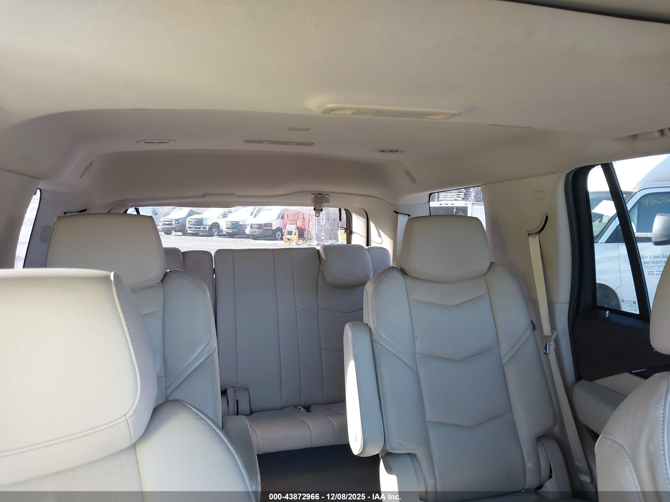 CADILLAC ESCALADE image 8
