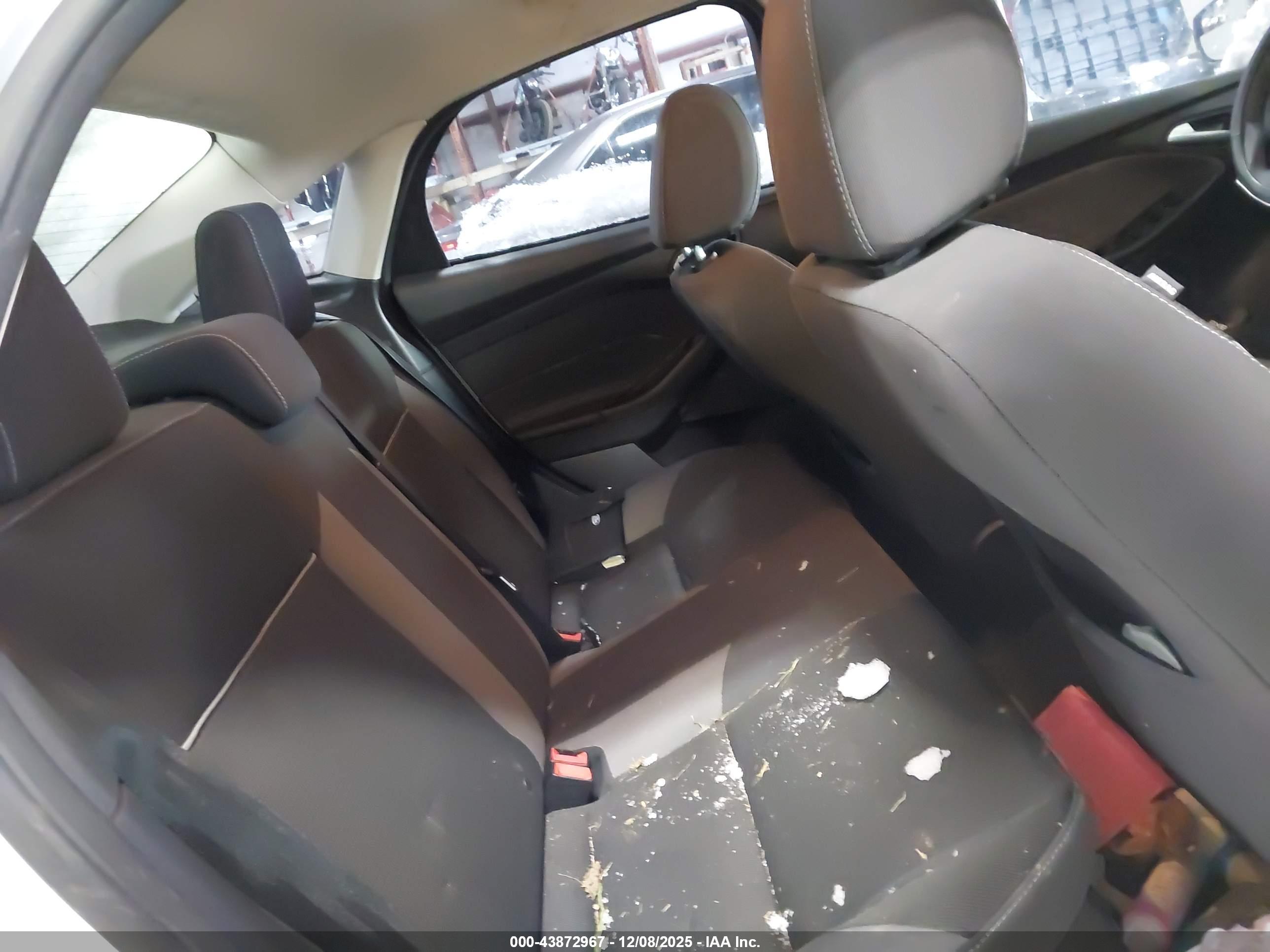 FORD FOCUS image 8