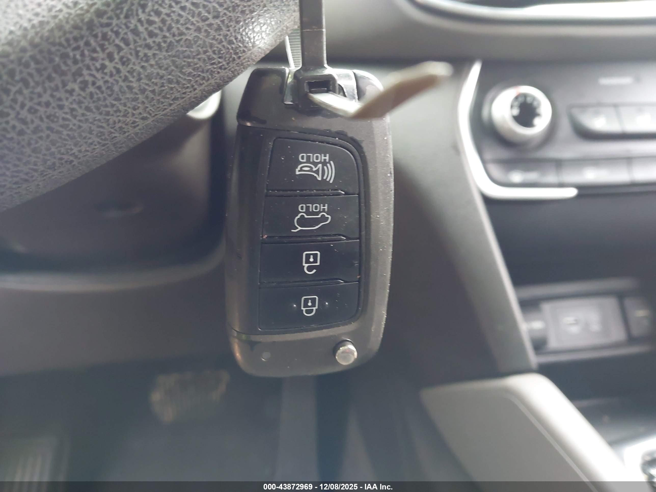 HYUNDAI SANTA image 11