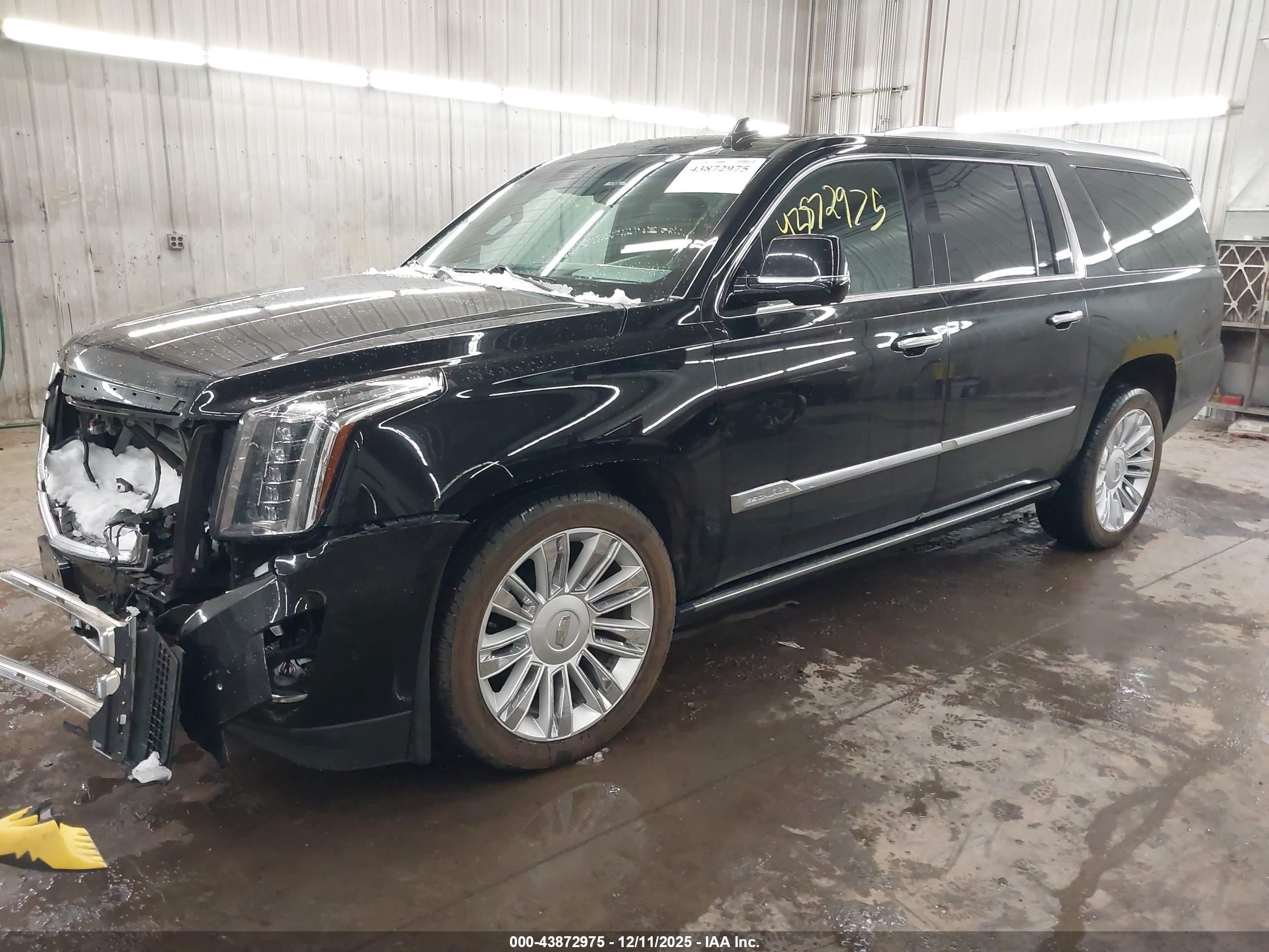 CADILLAC ESCALADE image 2