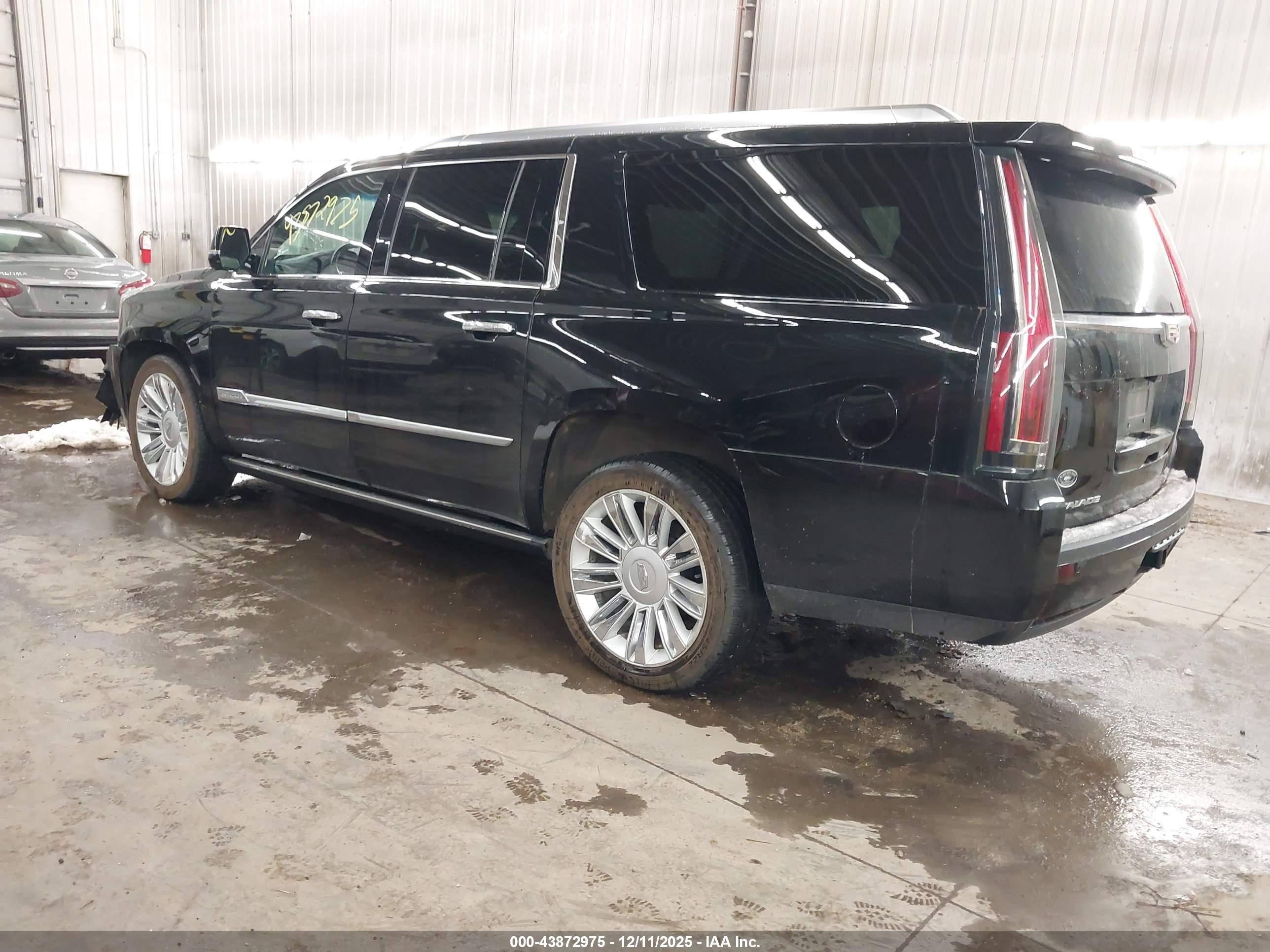 CADILLAC ESCALADE image 3