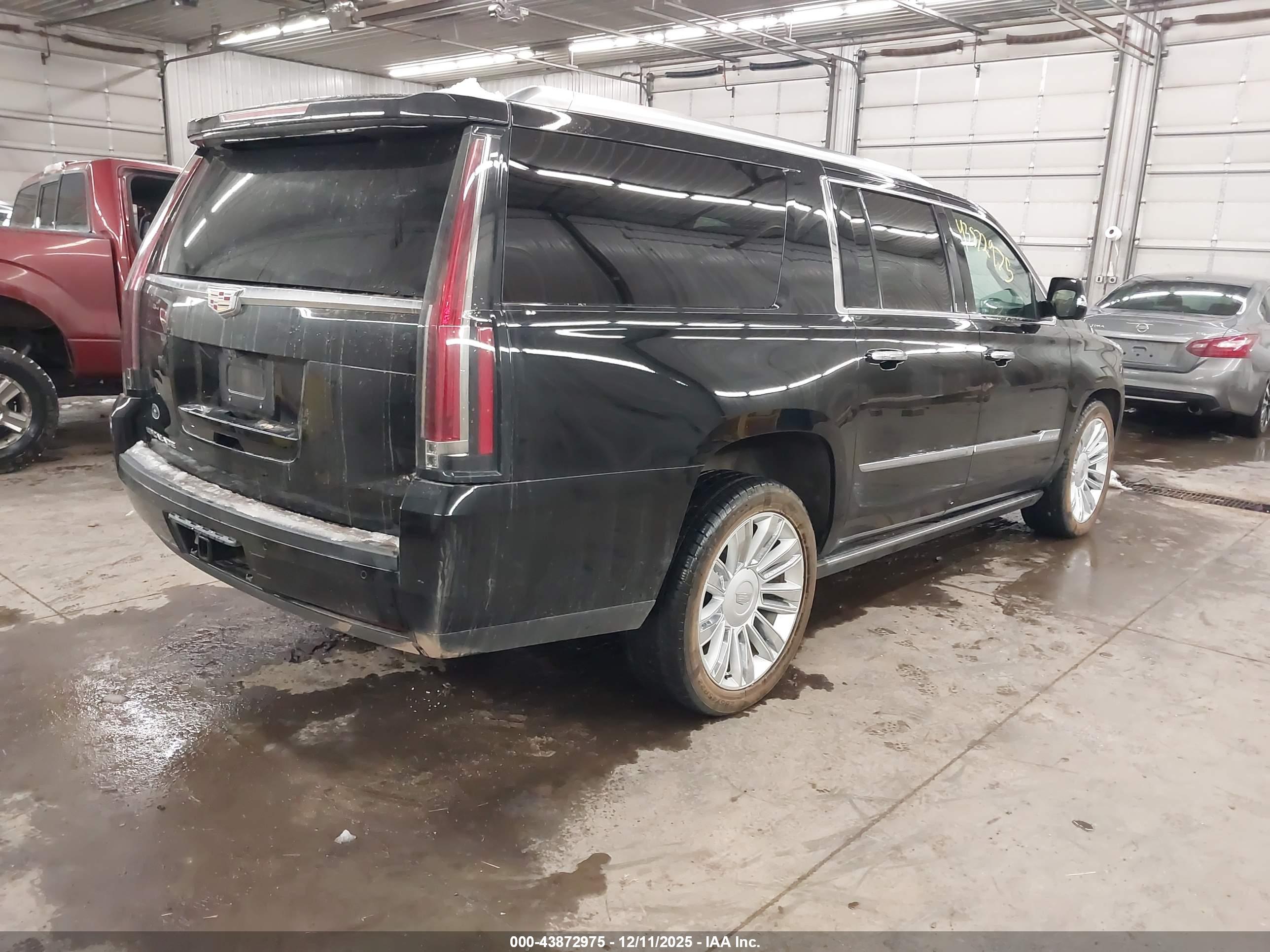 CADILLAC ESCALADE image 4
