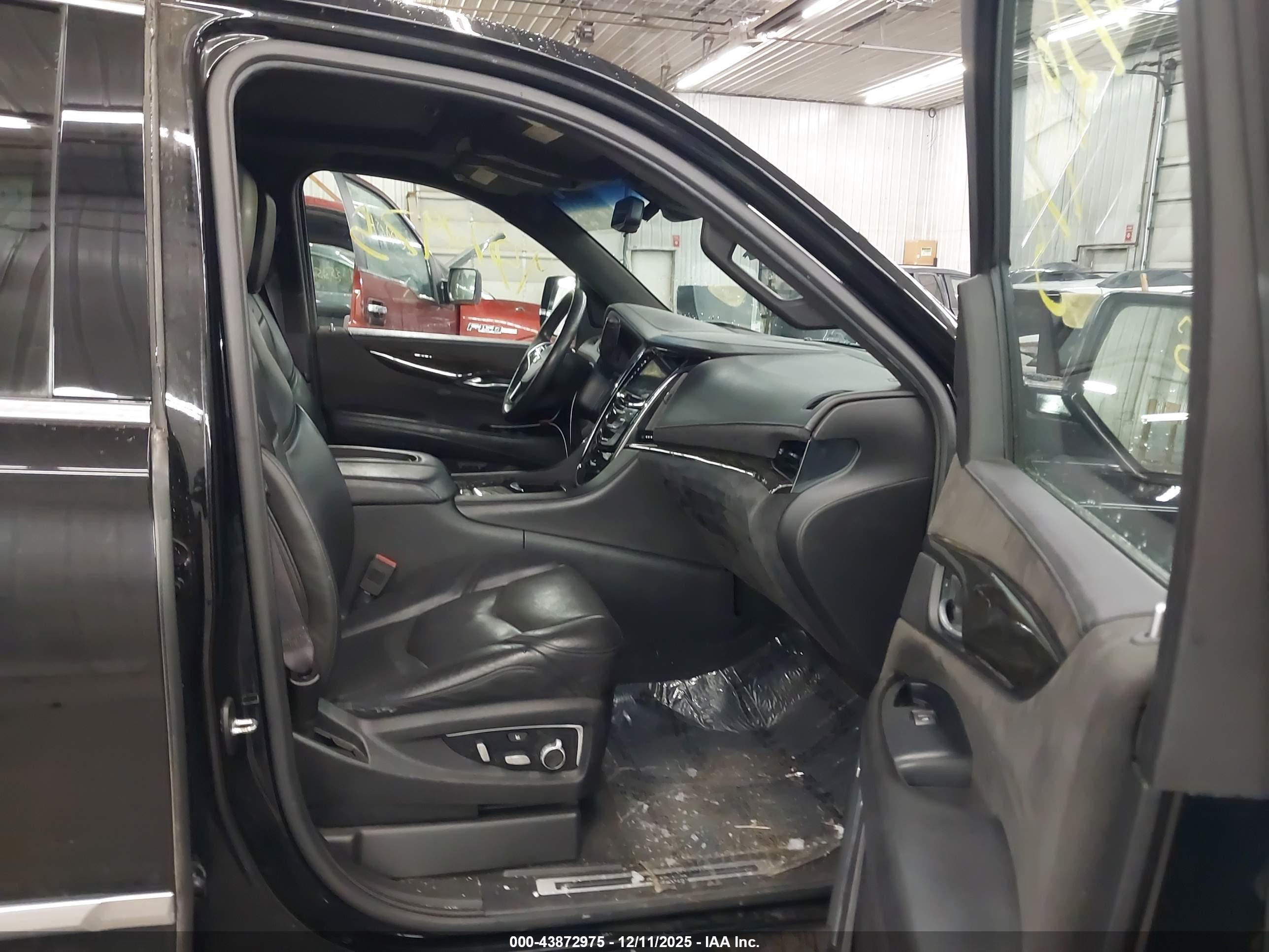 CADILLAC ESCALADE image 5