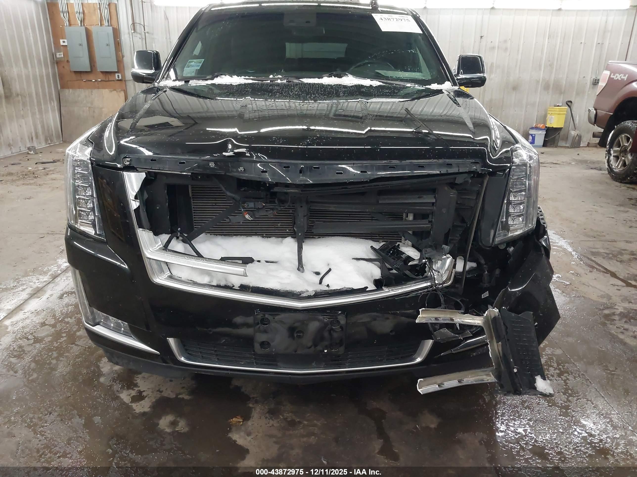 CADILLAC ESCALADE image 6