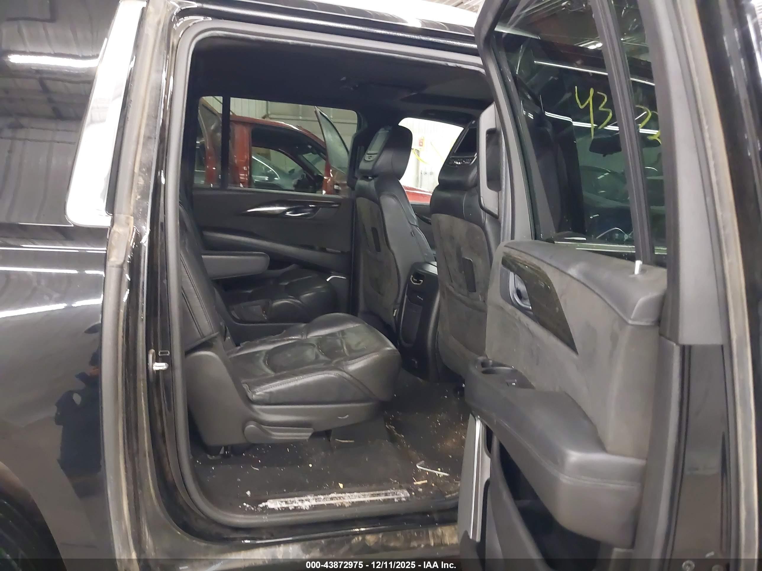 CADILLAC ESCALADE image 8