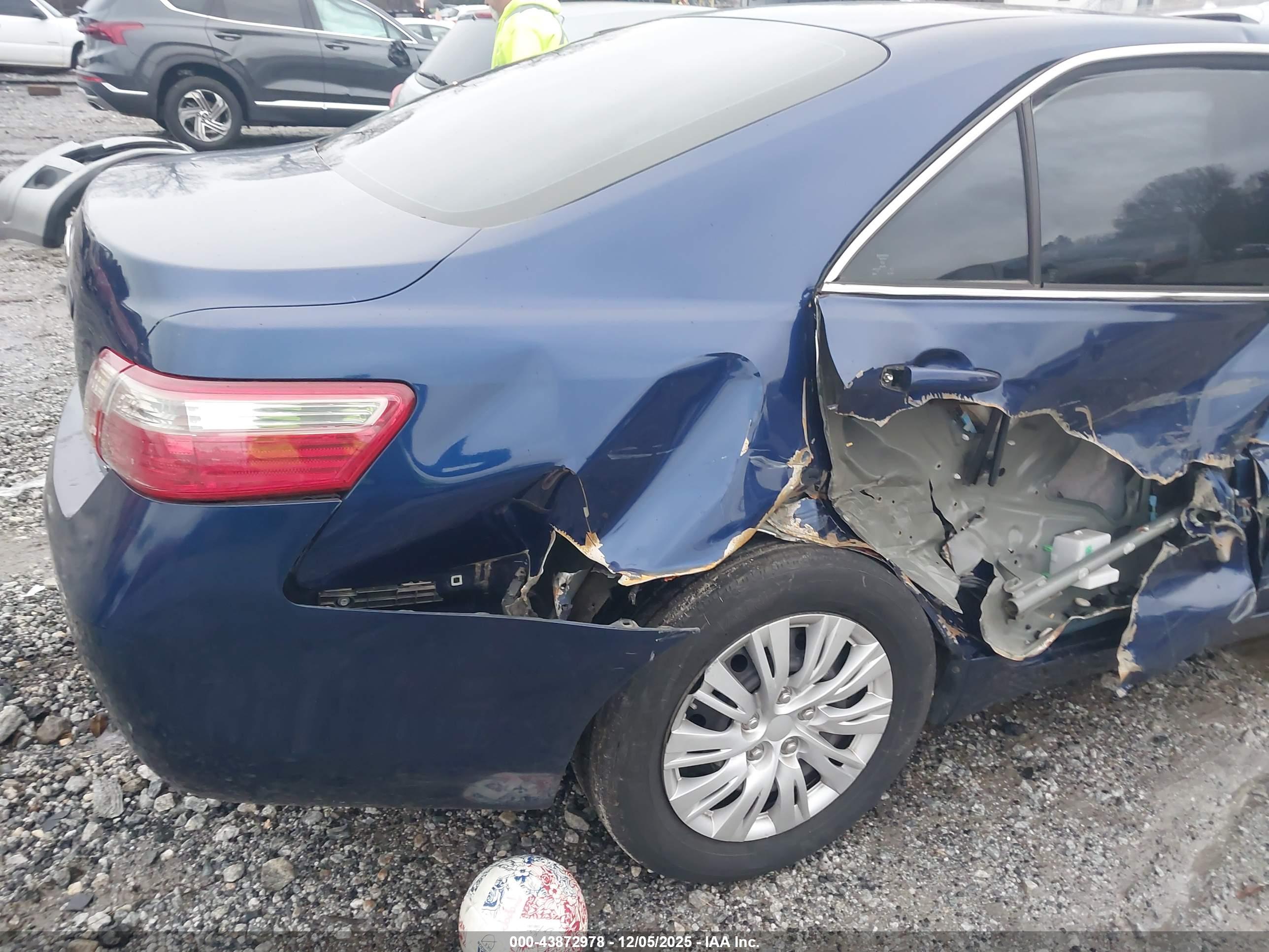 TOYOTA CAMRY image 6