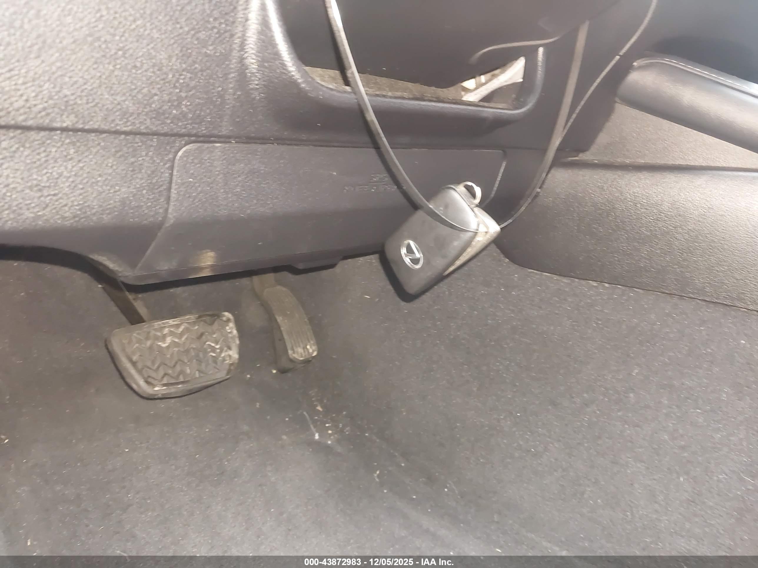 LEXUS ES image 11