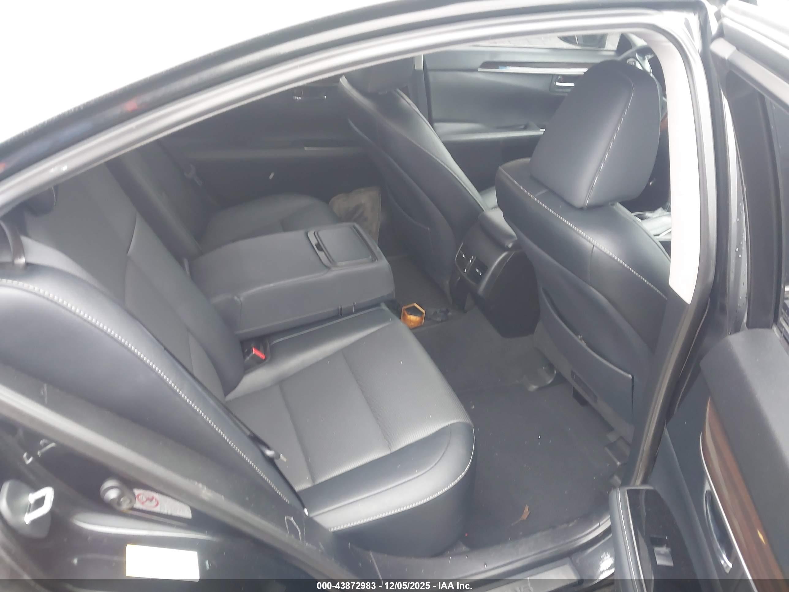 LEXUS ES image 8