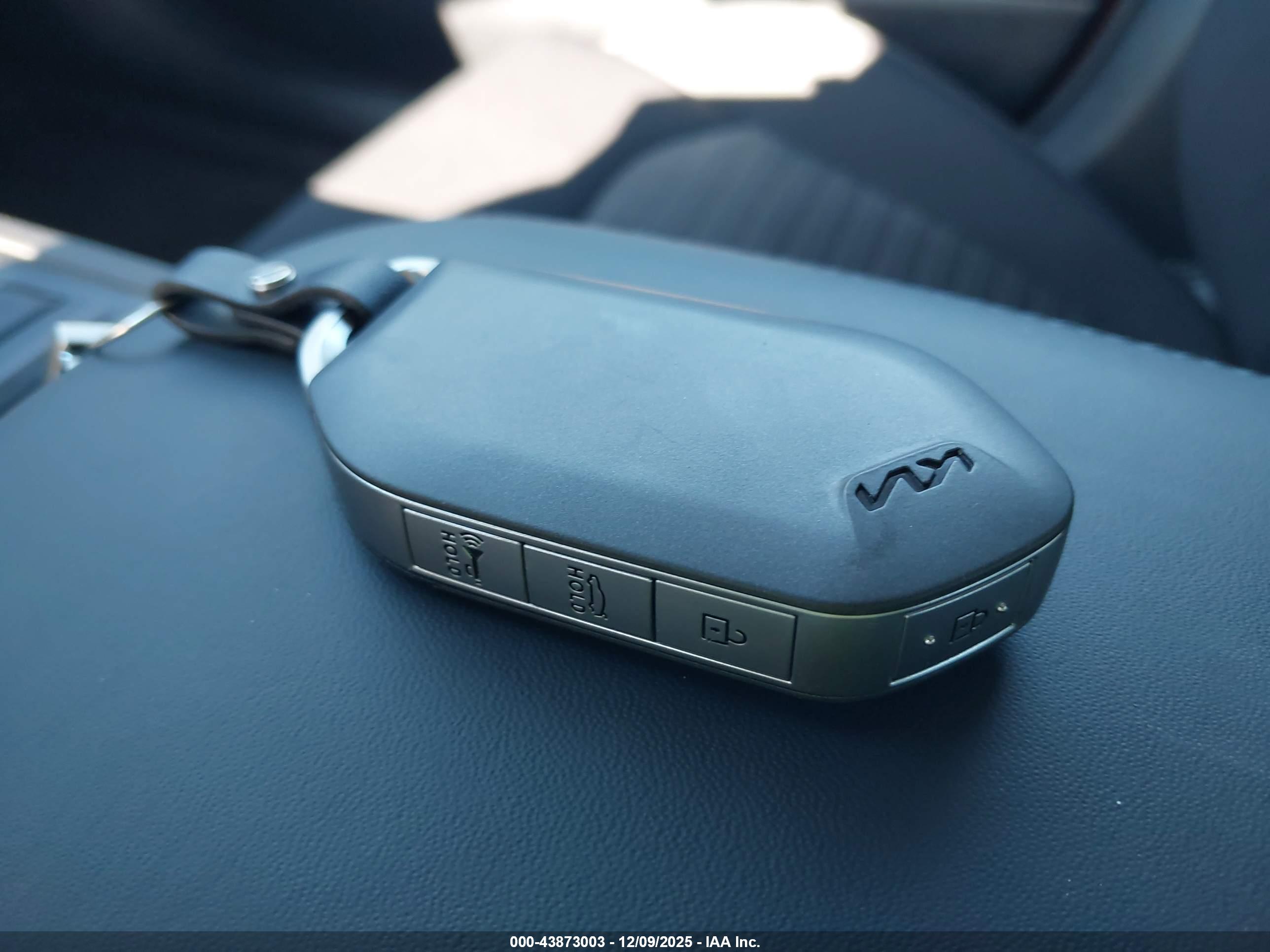 KIA K5 image 11