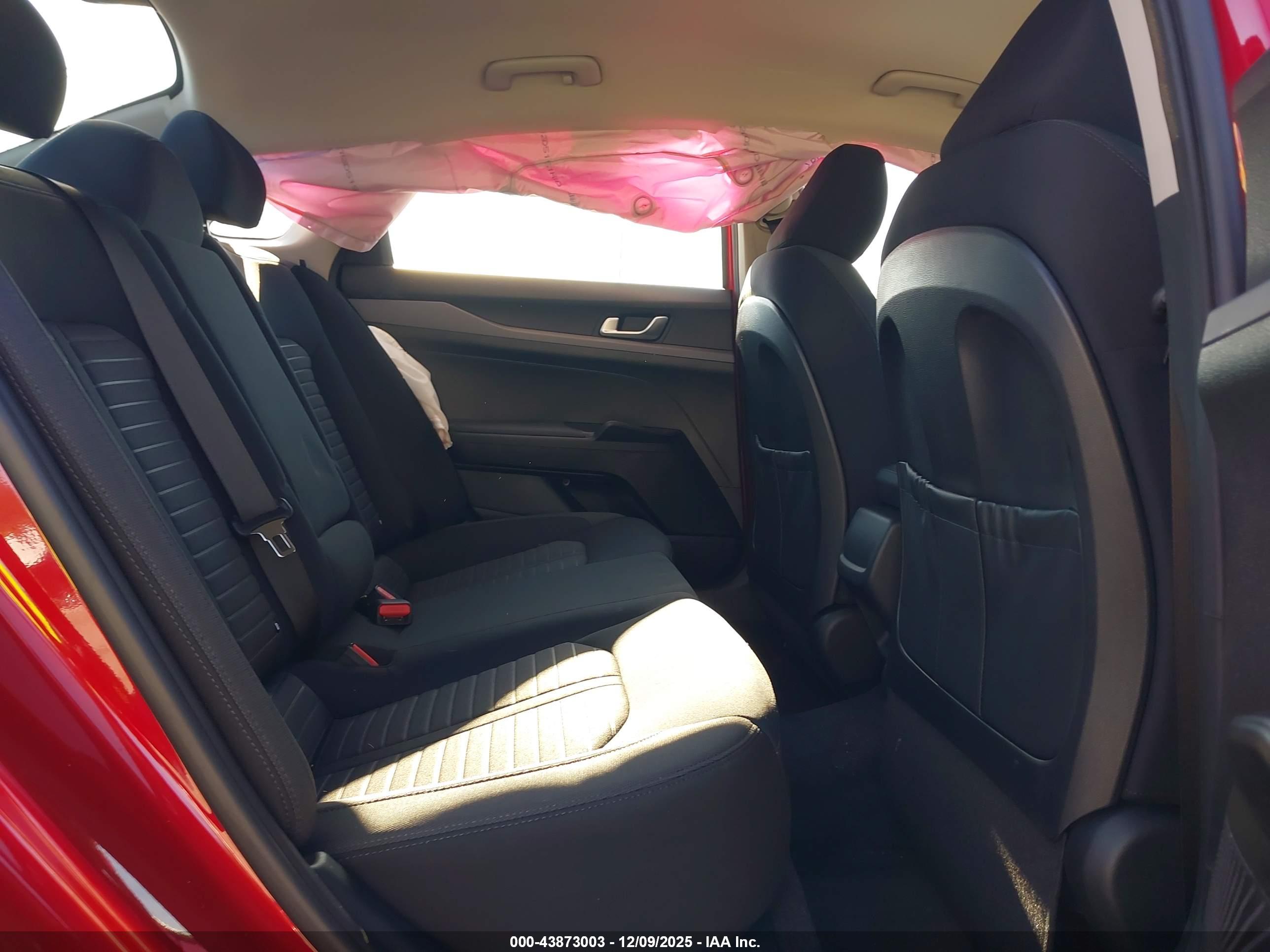 KIA K5 image 8