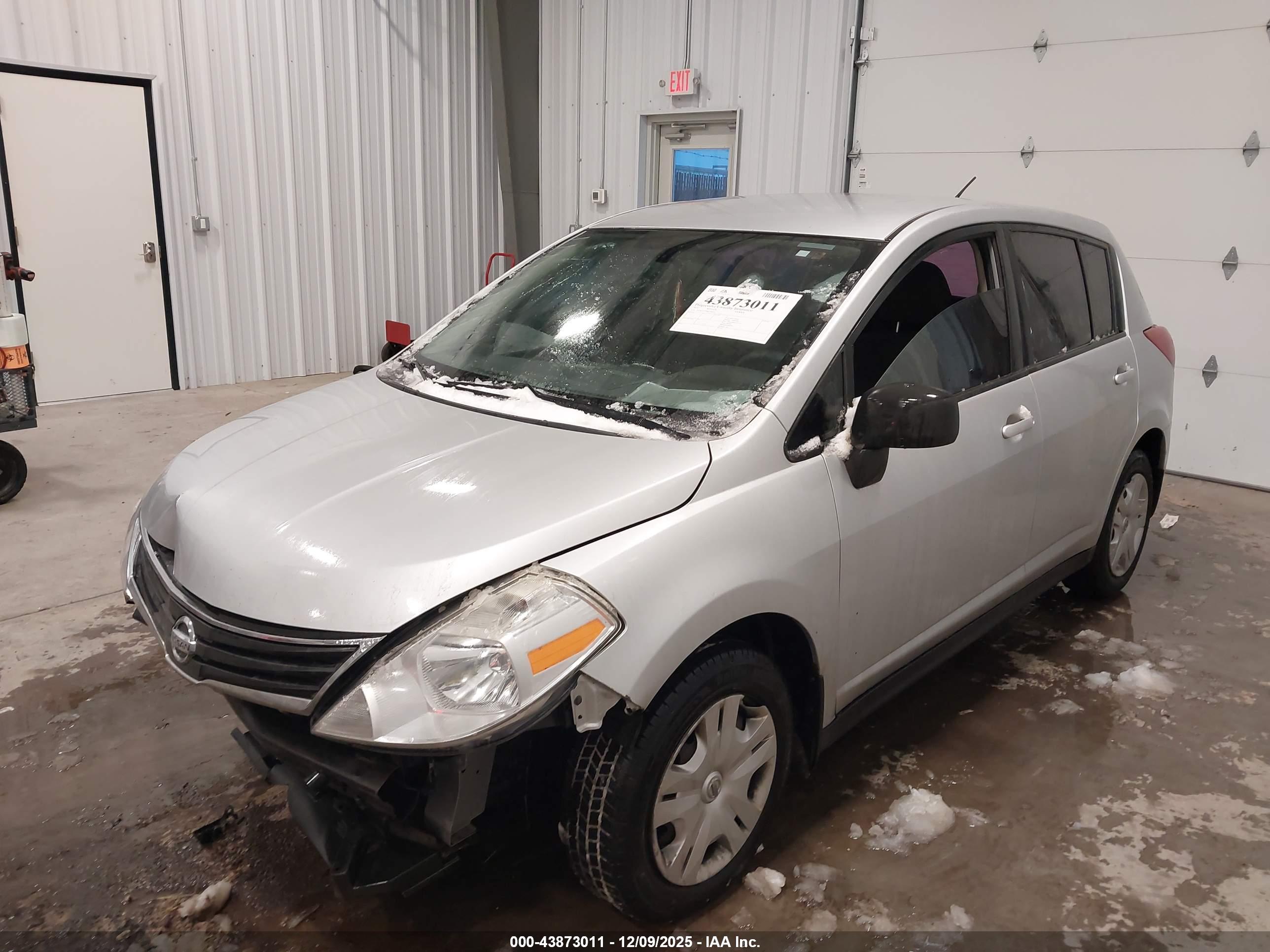 NISSAN VERSA image 2